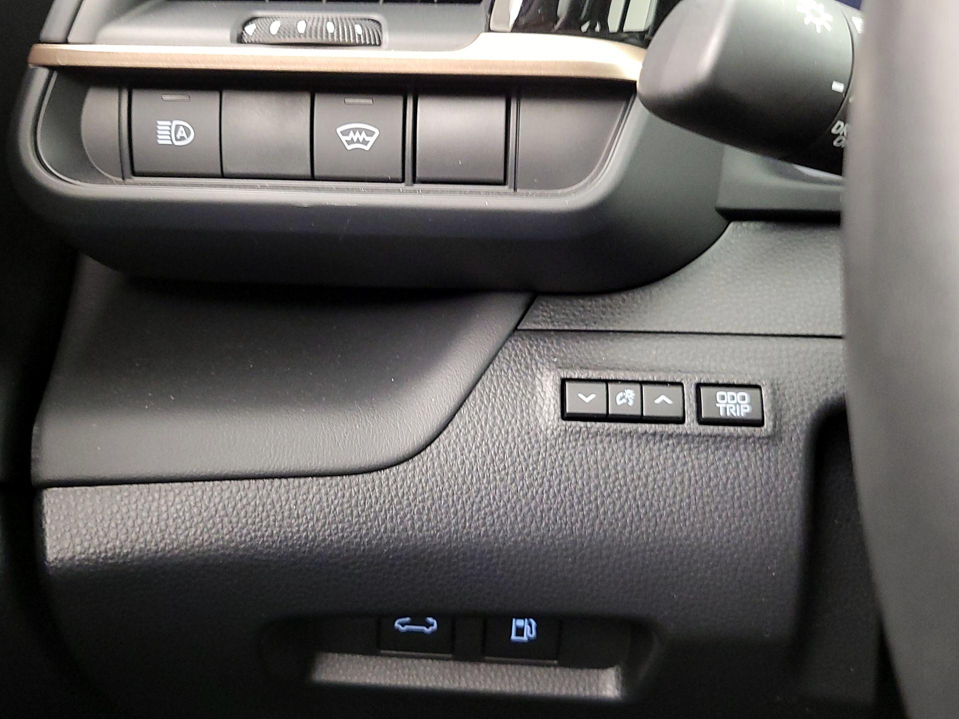 Thumbnail: 2023 Toyota Crown - 13