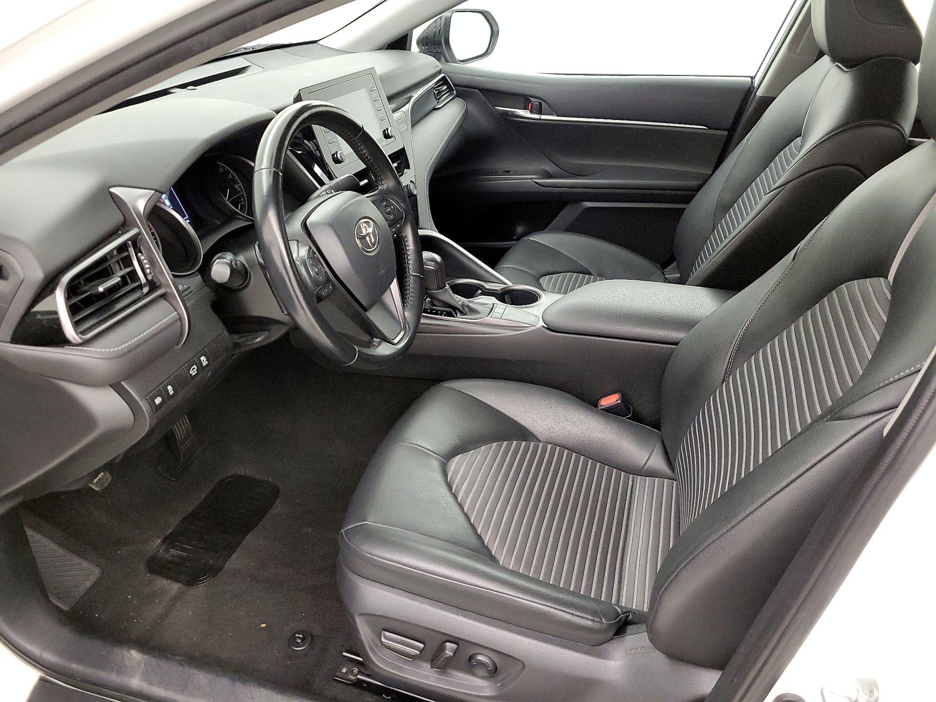 Thumbnail: 2022 Toyota Camry - 11