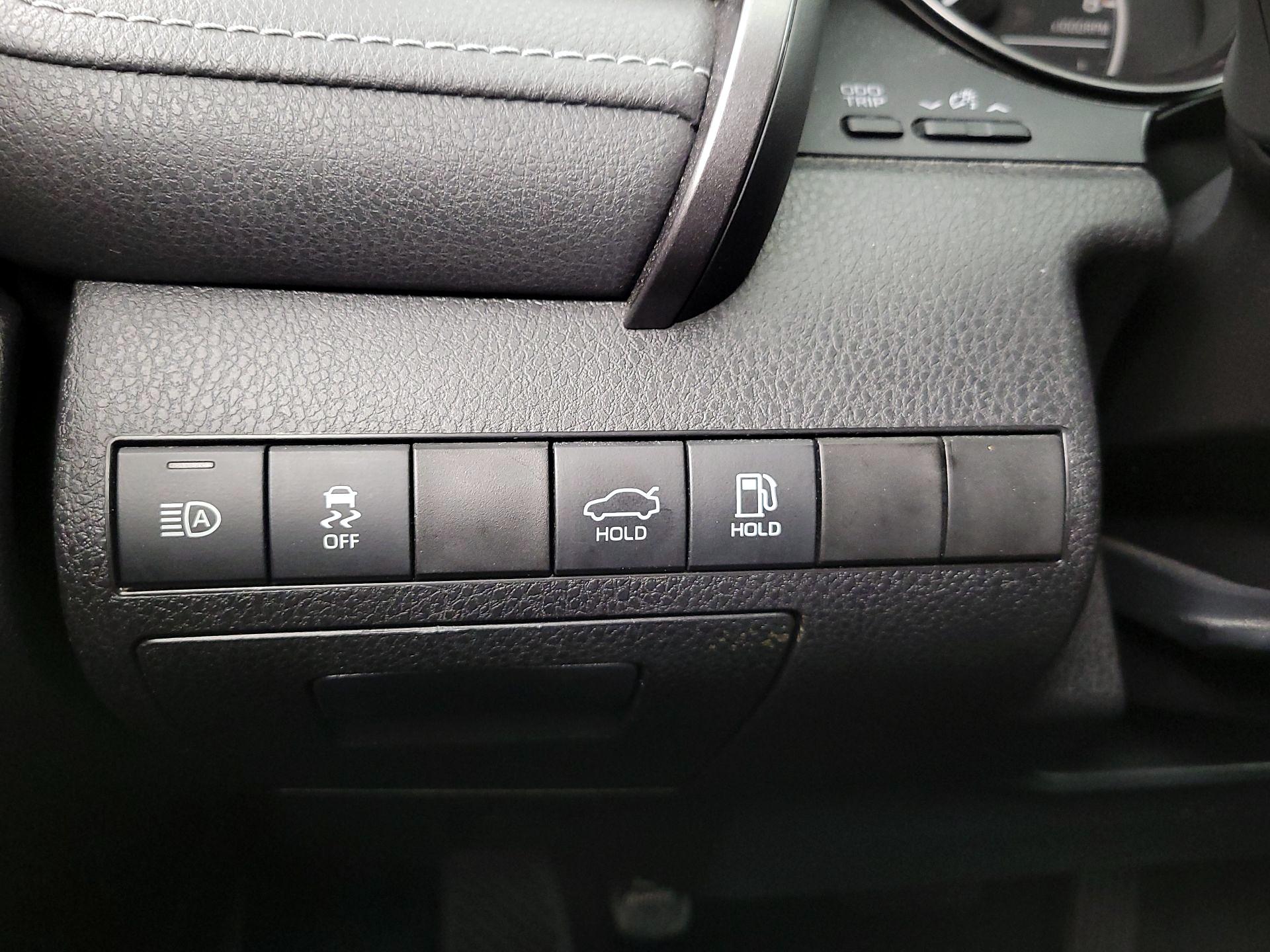 Thumbnail: 2022 Toyota Camry - 13