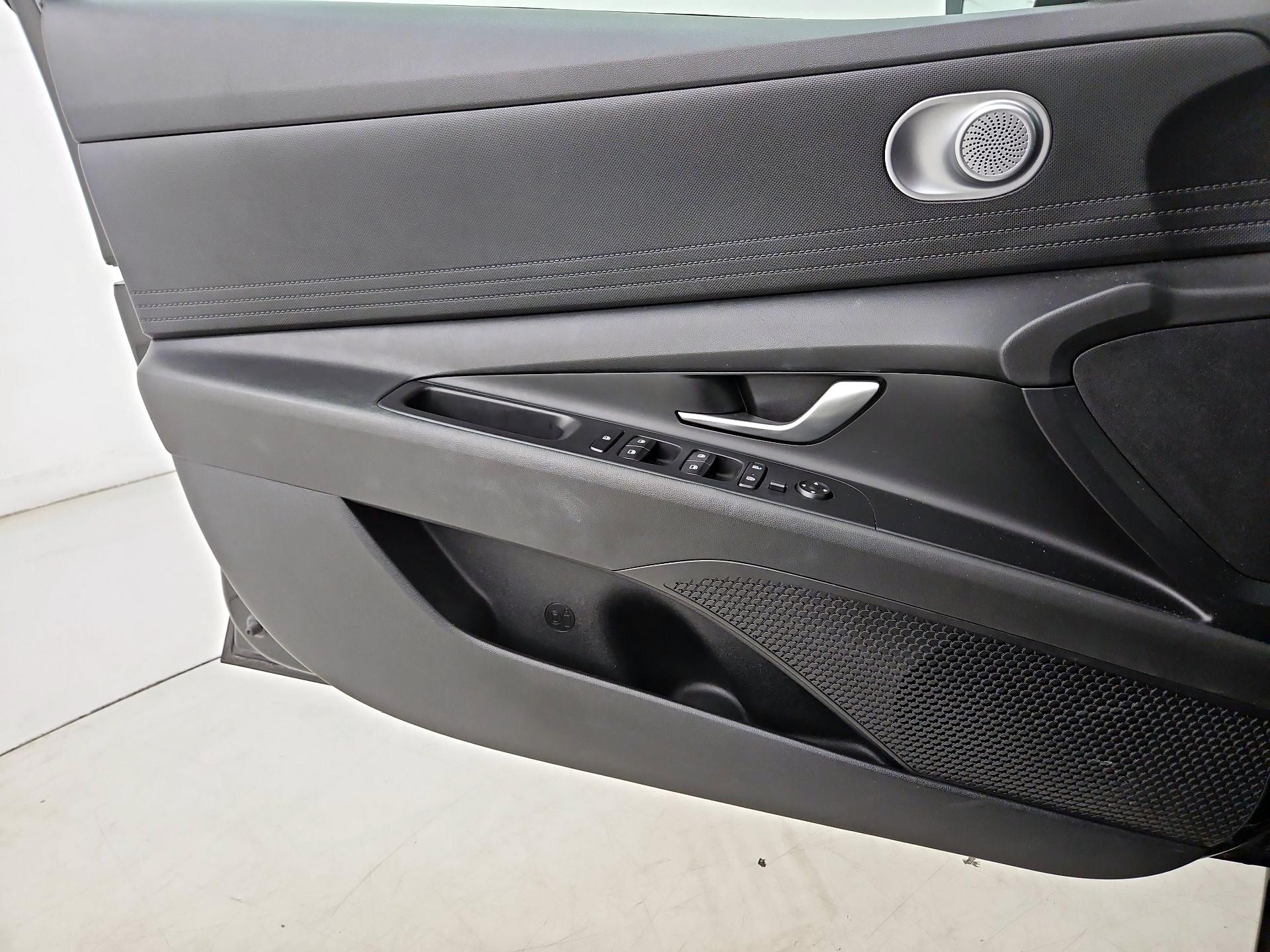 Thumbnail: 2022 Hyundai Elantra - 12