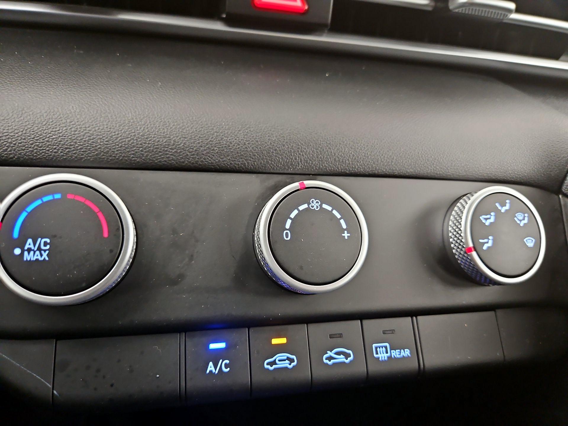 Thumbnail: 2022 Hyundai Elantra - 16