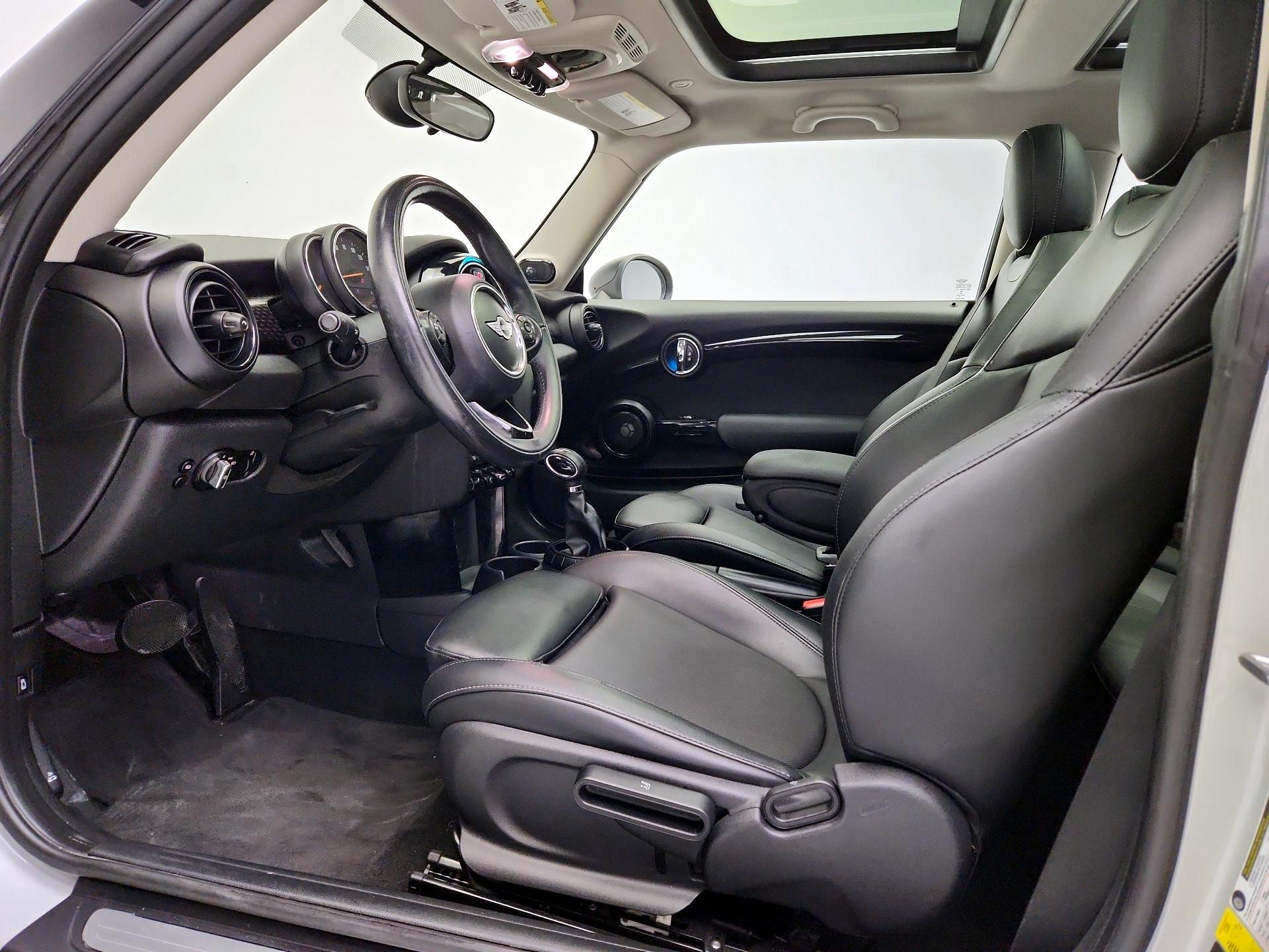 Thumbnail: 2016 MINI Cooper Hardtop - 11