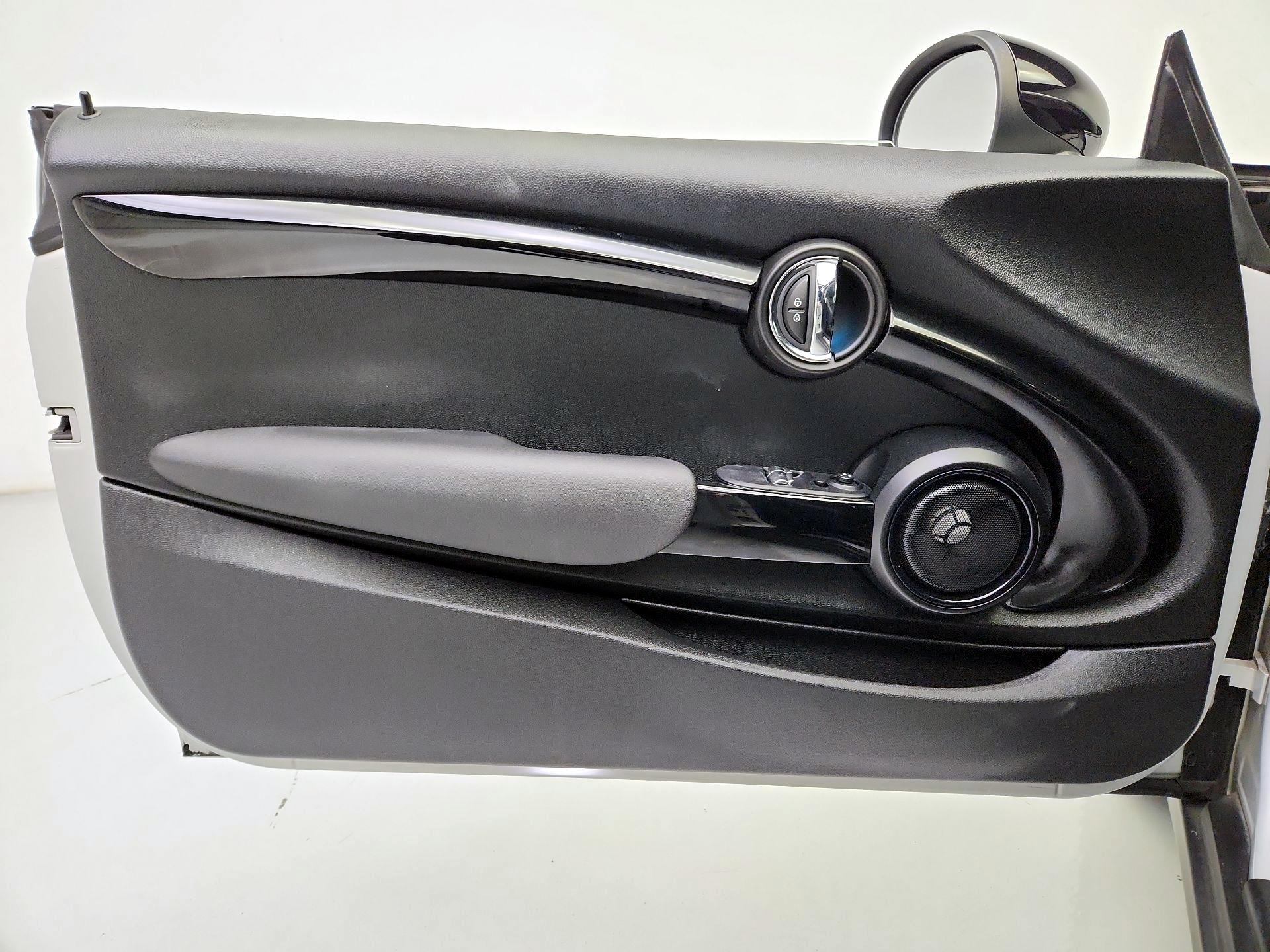 Thumbnail: 2016 MINI Cooper Hardtop - 12