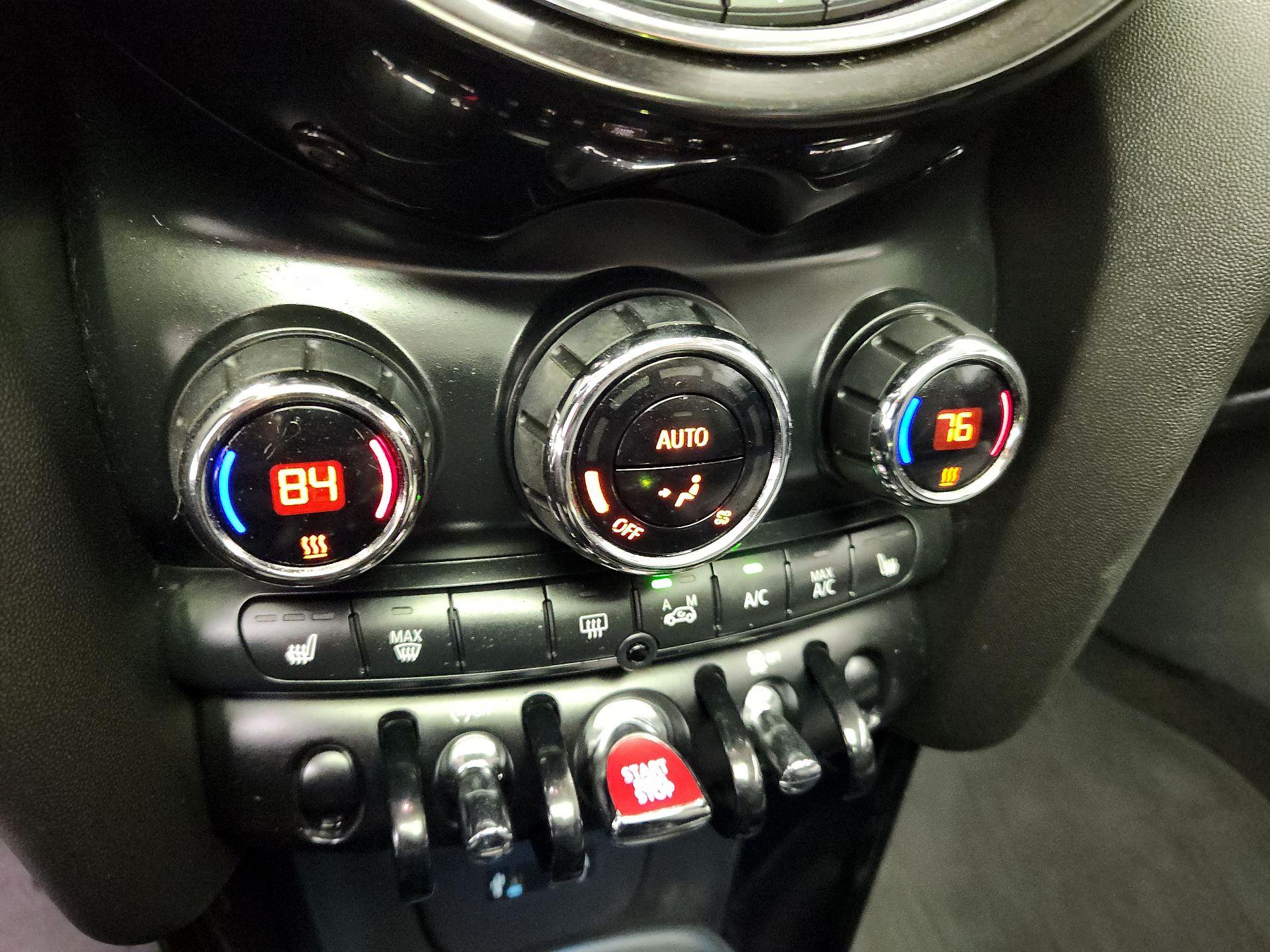 Thumbnail: 2016 MINI Cooper Hardtop - 15