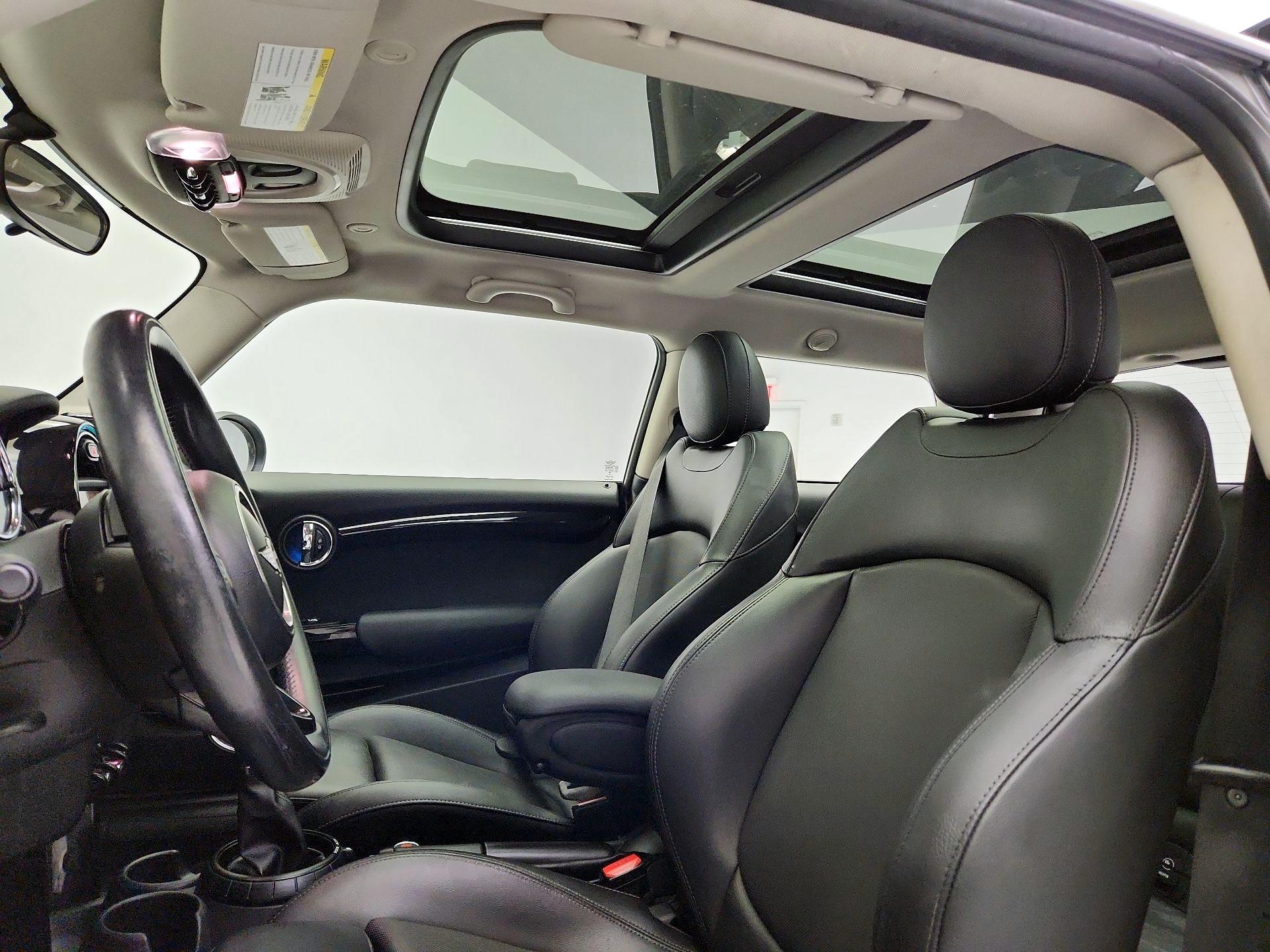 Thumbnail: 2016 MINI Cooper Hardtop - 18