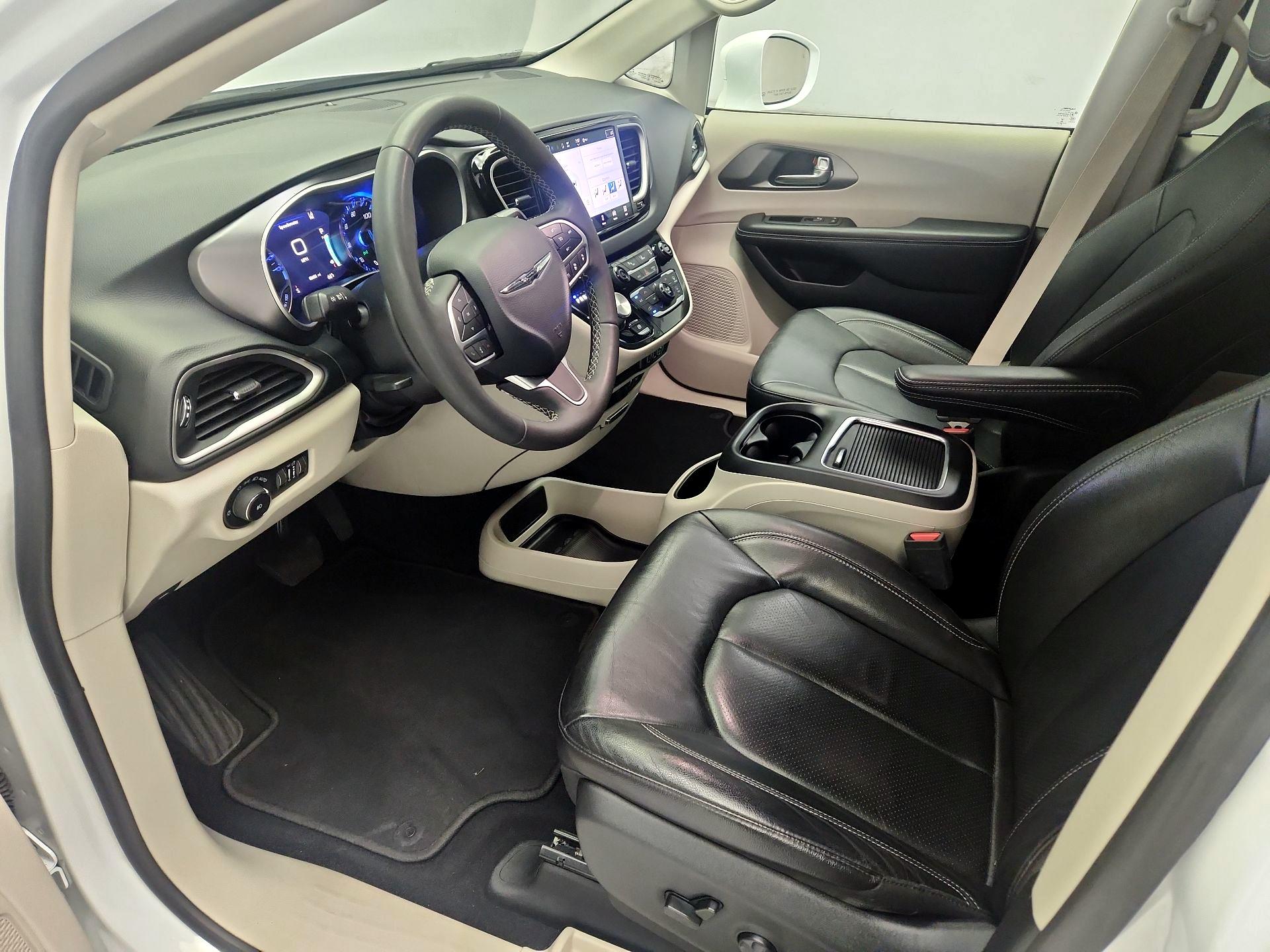 Thumbnail: 2022 Chrysler Pacifica - 9