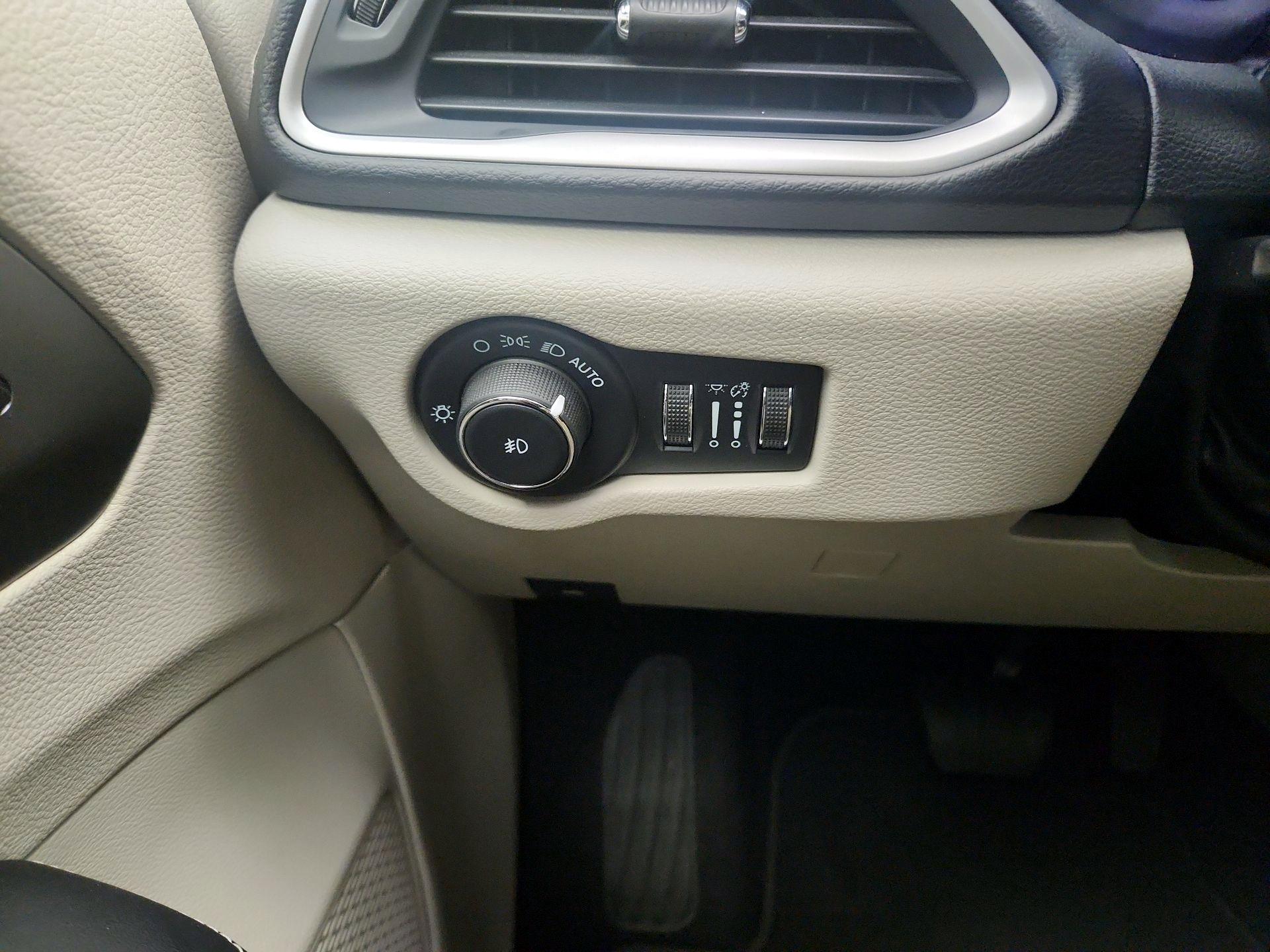 Thumbnail: 2022 Chrysler Pacifica - 11