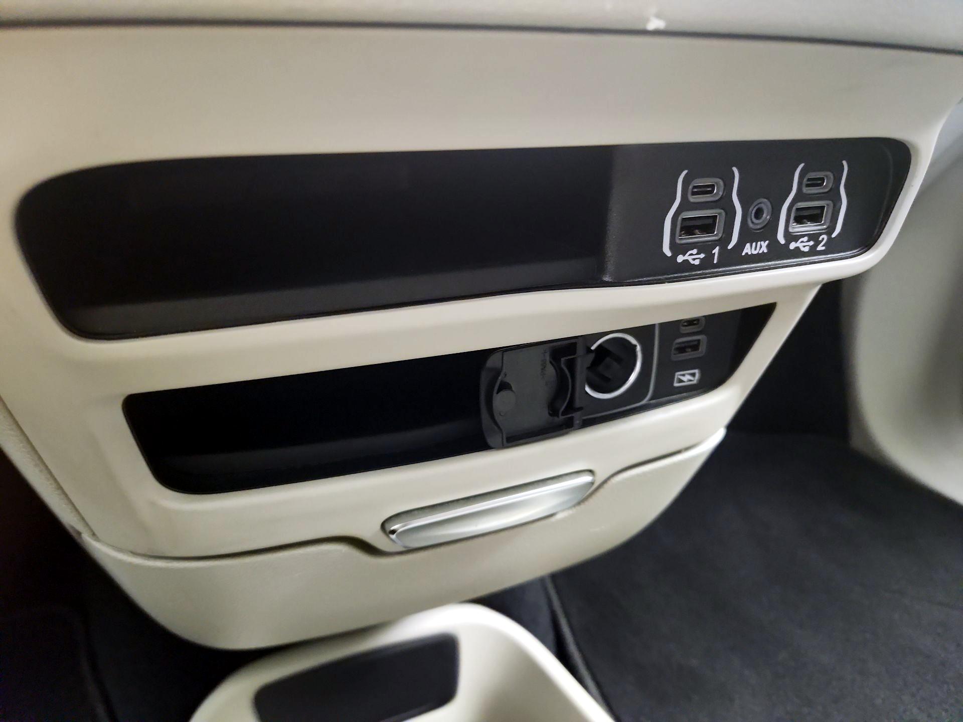 Thumbnail: 2022 Chrysler Pacifica - 16