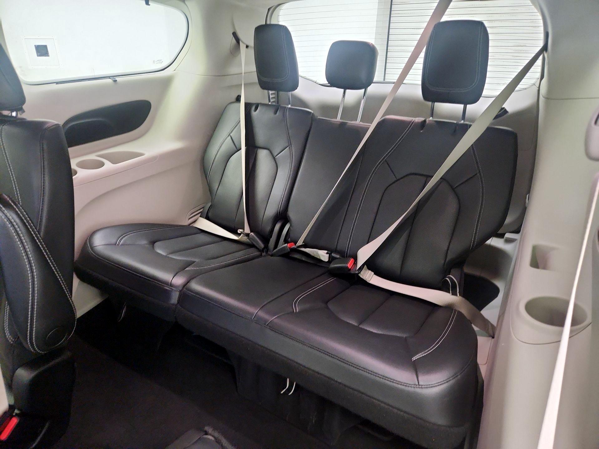 Thumbnail: 2022 Chrysler Pacifica - 18