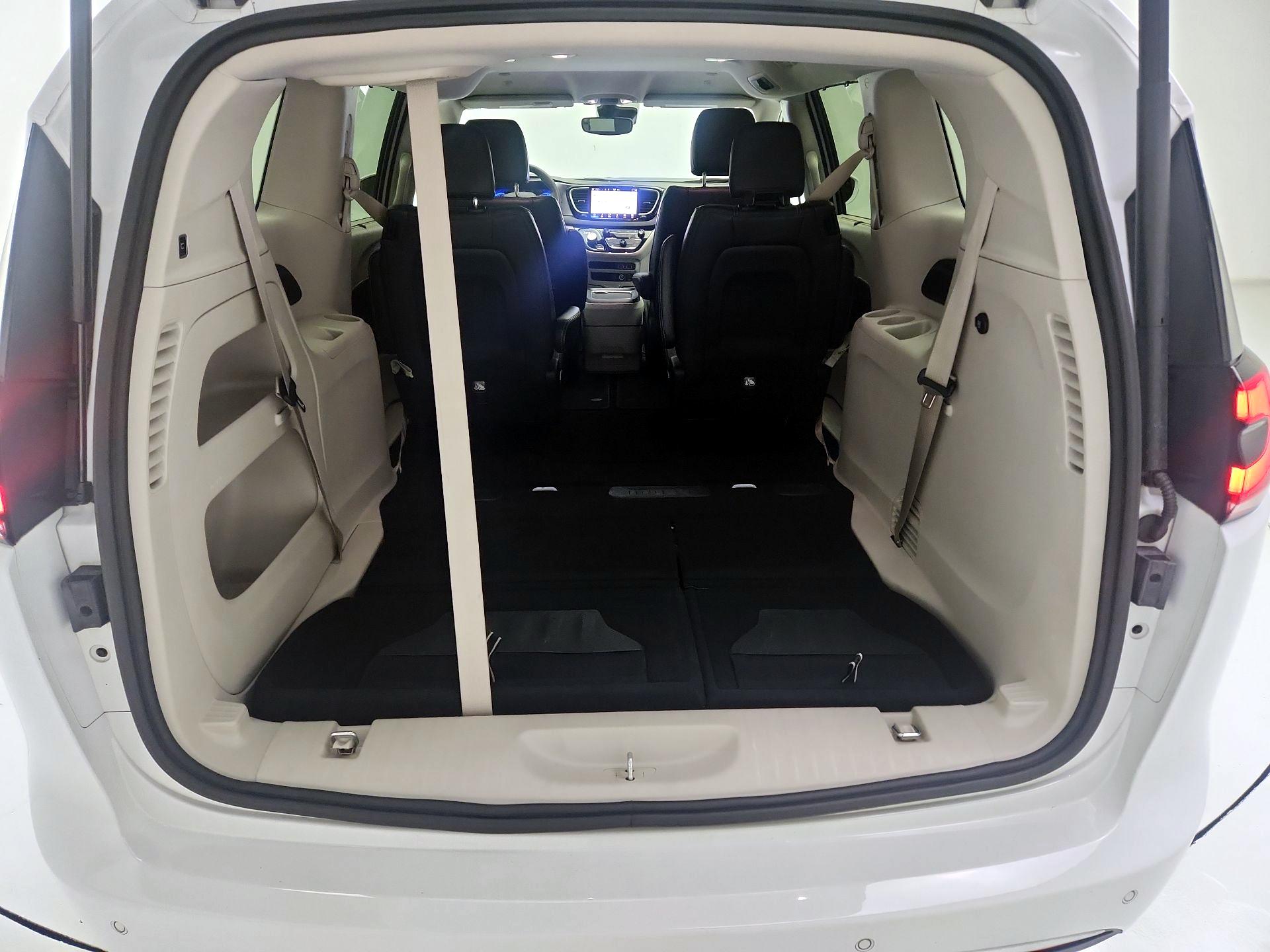 Thumbnail: 2022 Chrysler Pacifica - 20