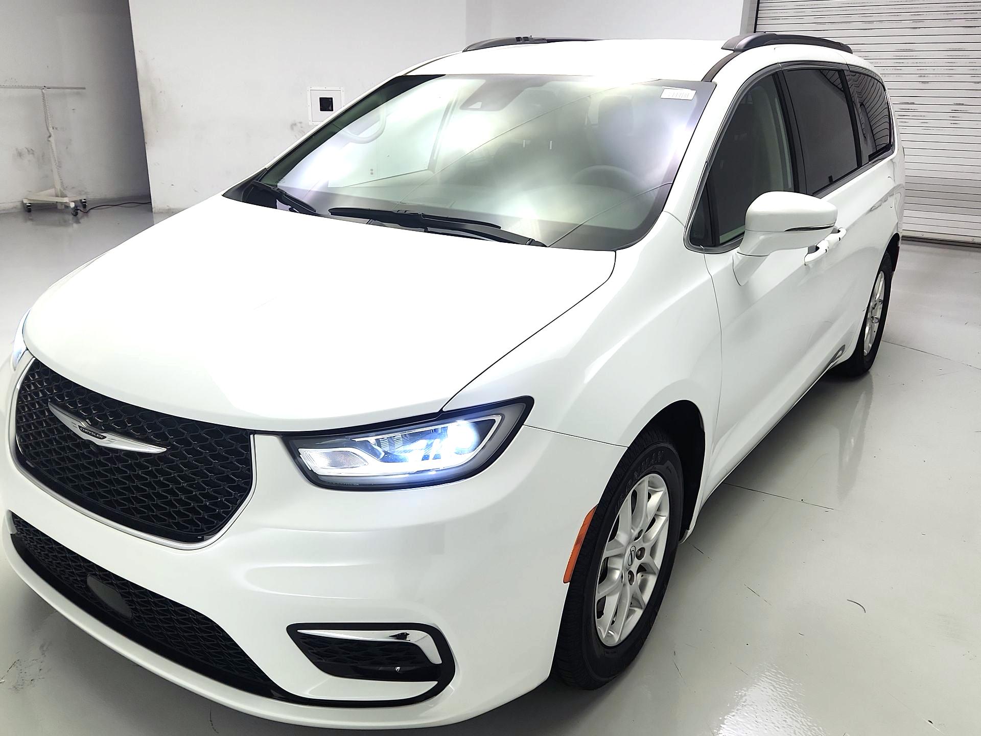 Thumbnail: 2022 Chrysler Pacifica - 3