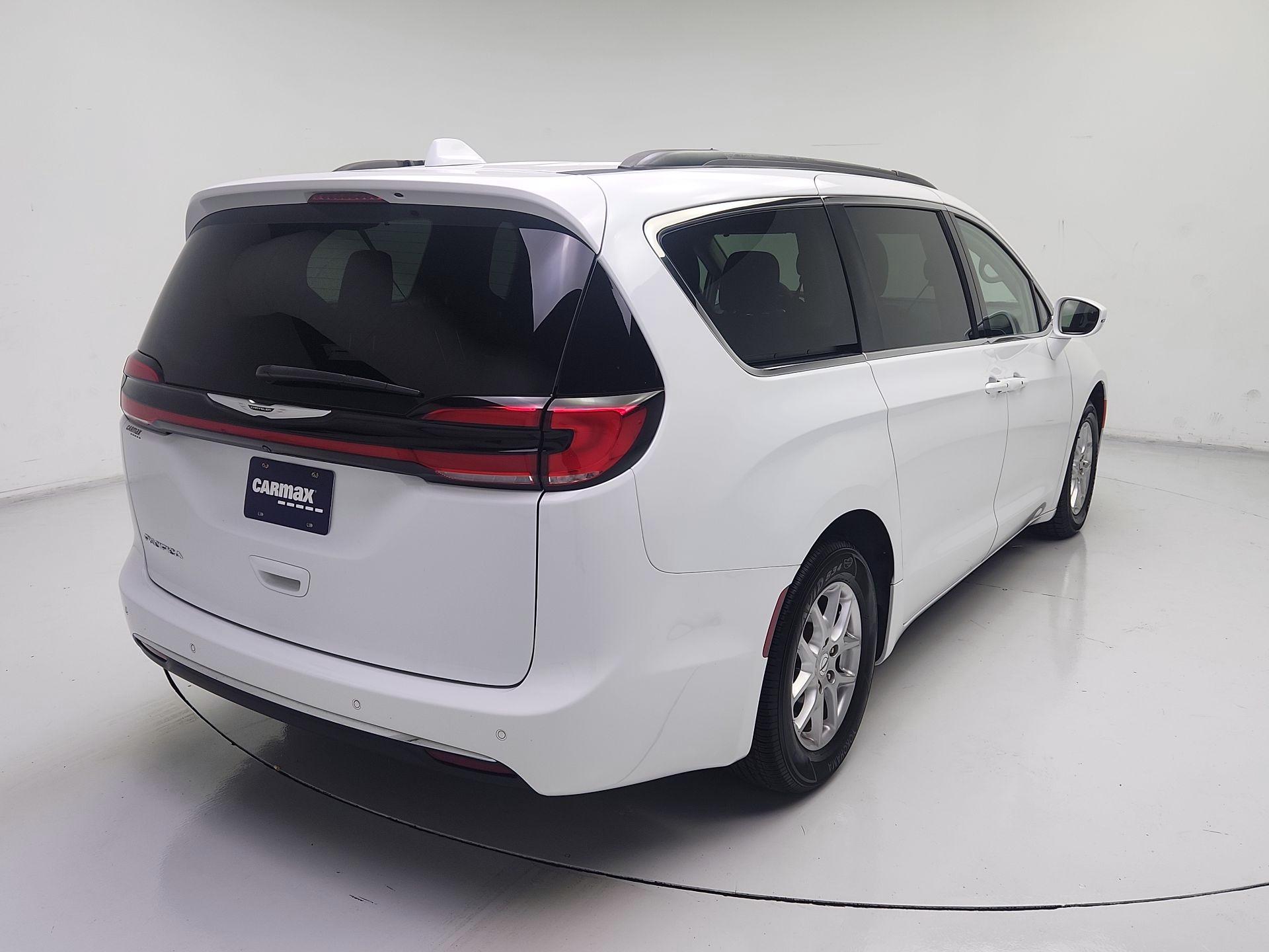 Thumbnail: 2022 Chrysler Pacifica - 5