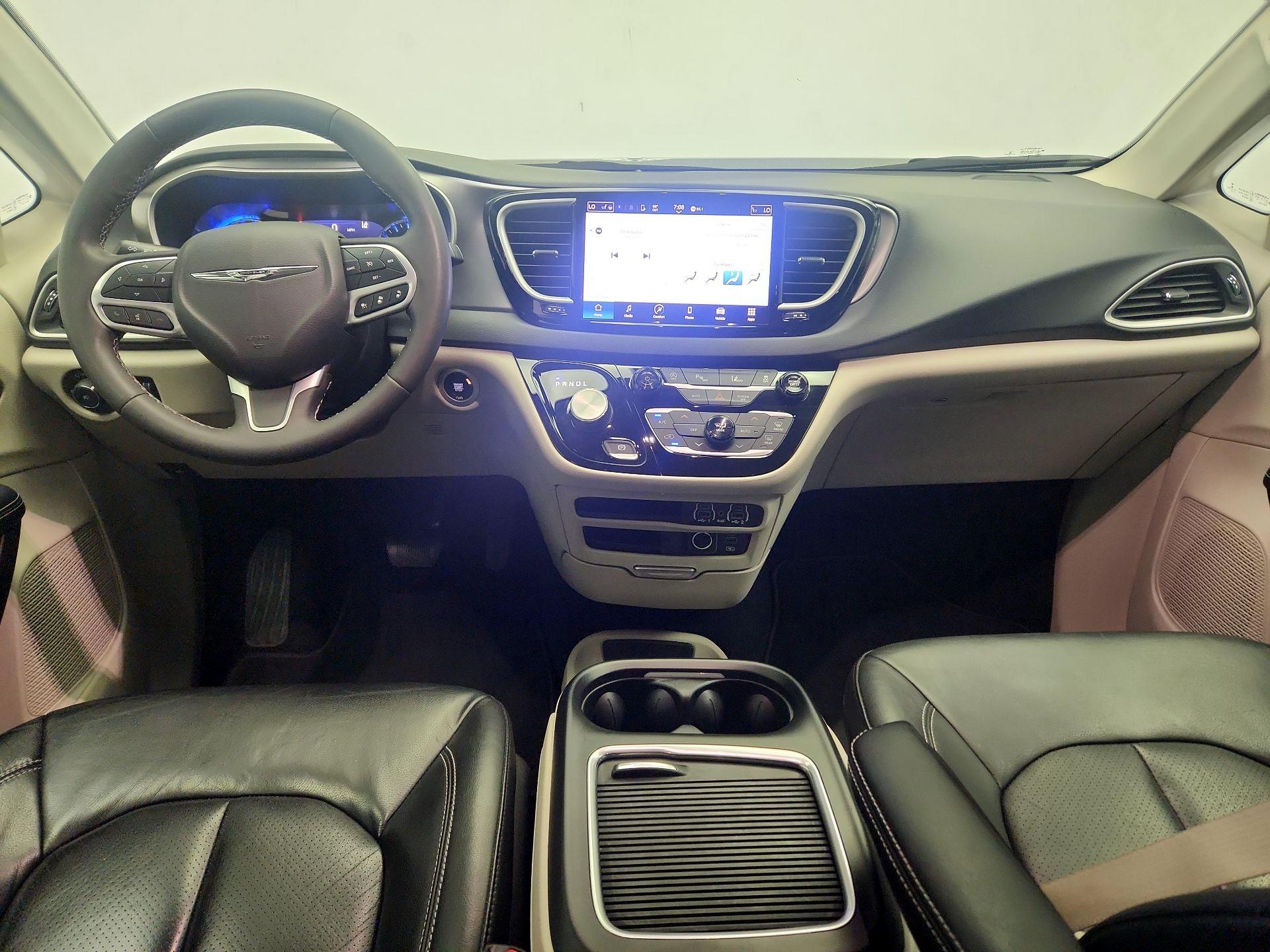 Thumbnail: 2022 Chrysler Pacifica - 8