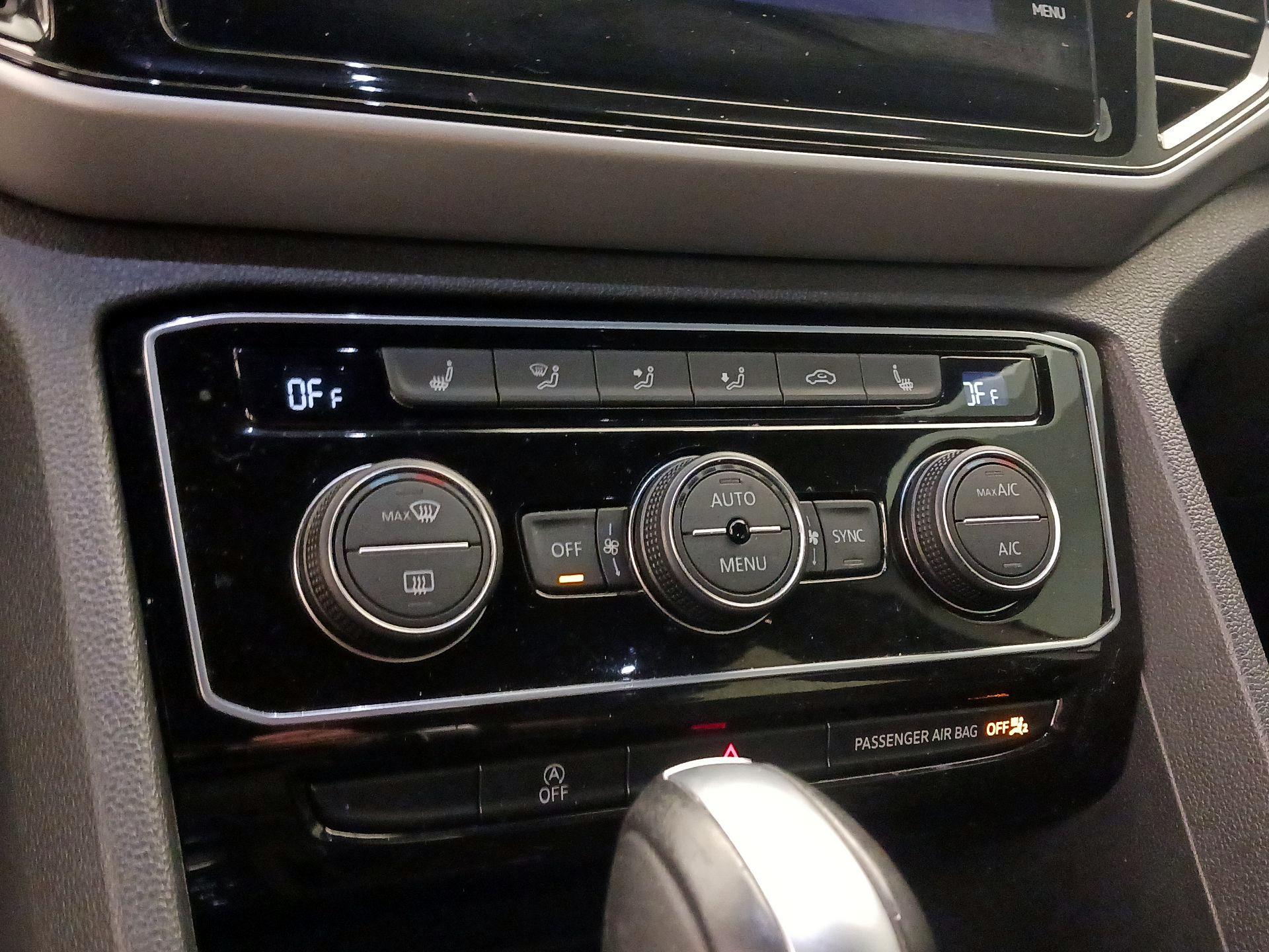 Thumbnail: 2023 Volkswagen Atlas - 16