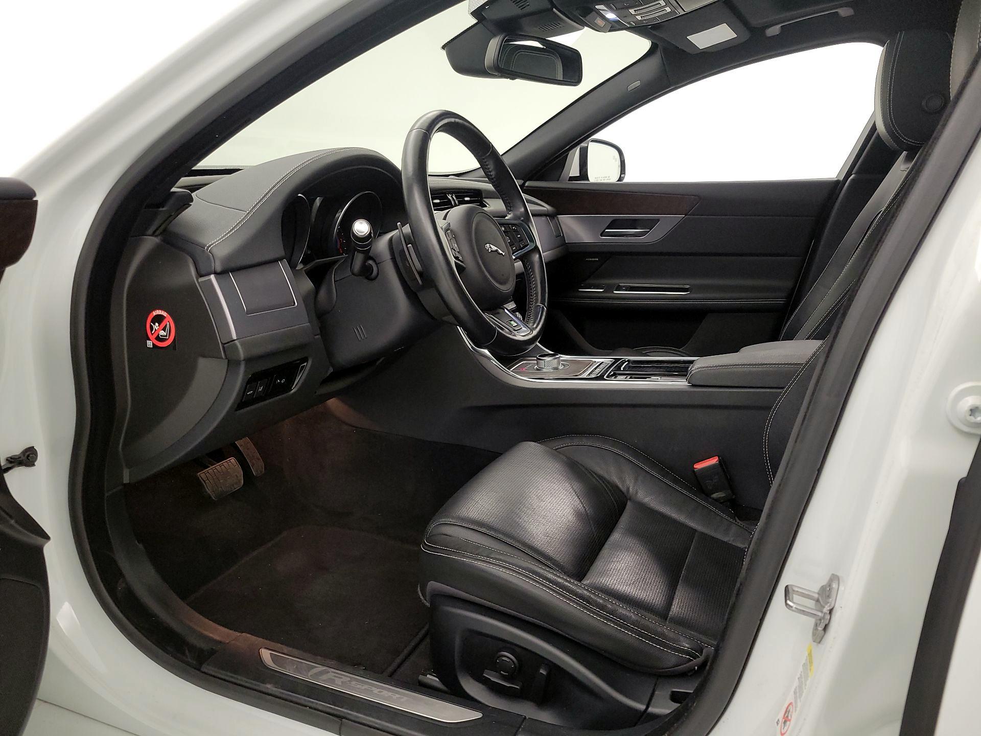 Thumbnail: 2016 Jaguar XF - 11