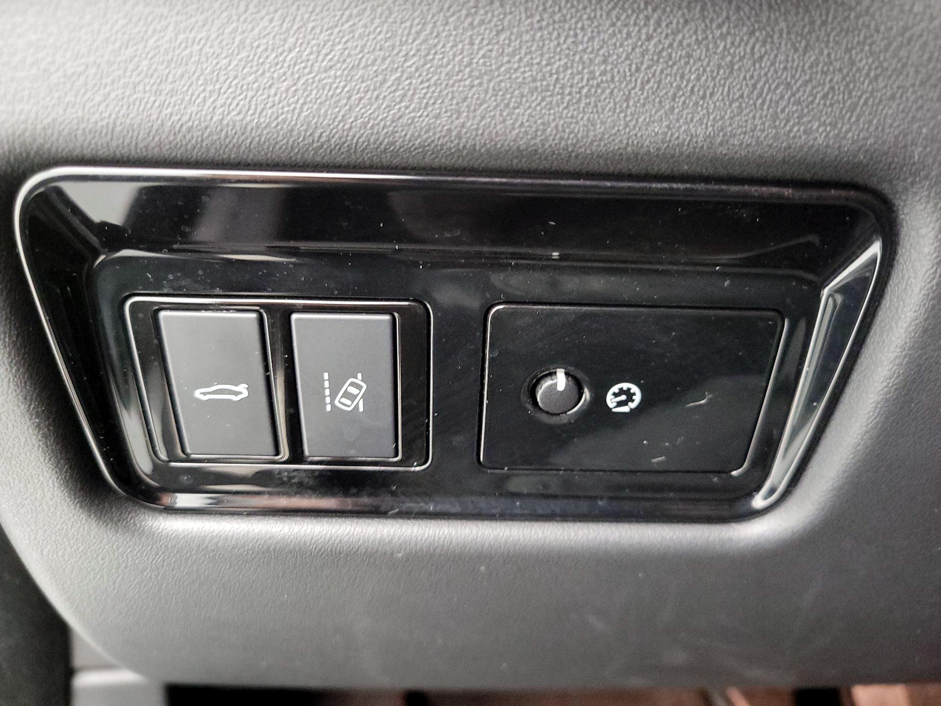 Thumbnail: 2016 Jaguar XF - 13