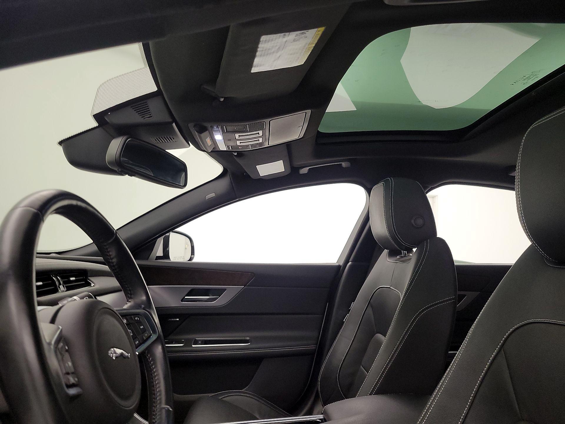 Thumbnail: 2016 Jaguar XF - 18