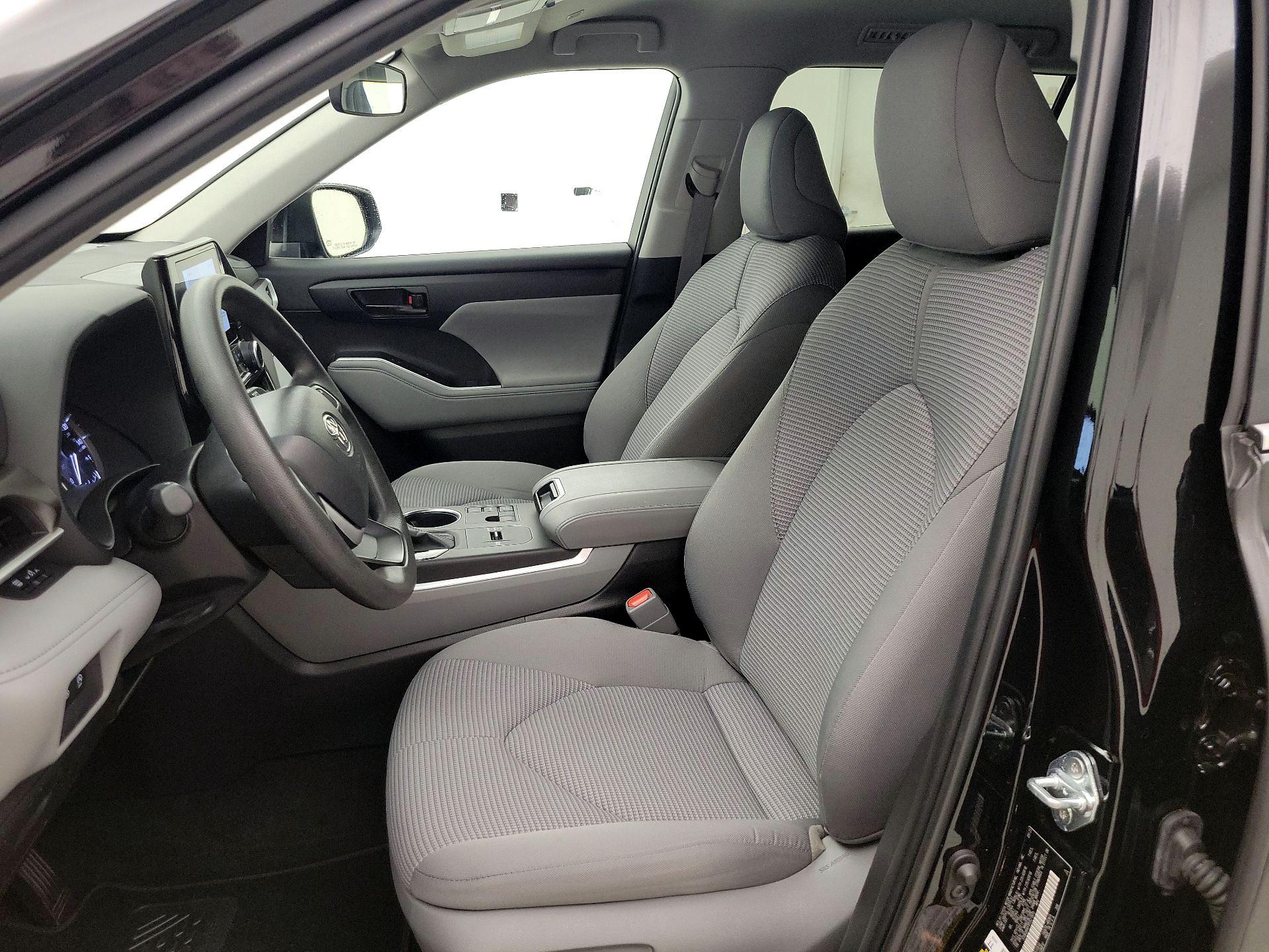 Thumbnail: 2023 Toyota Highlander - 11