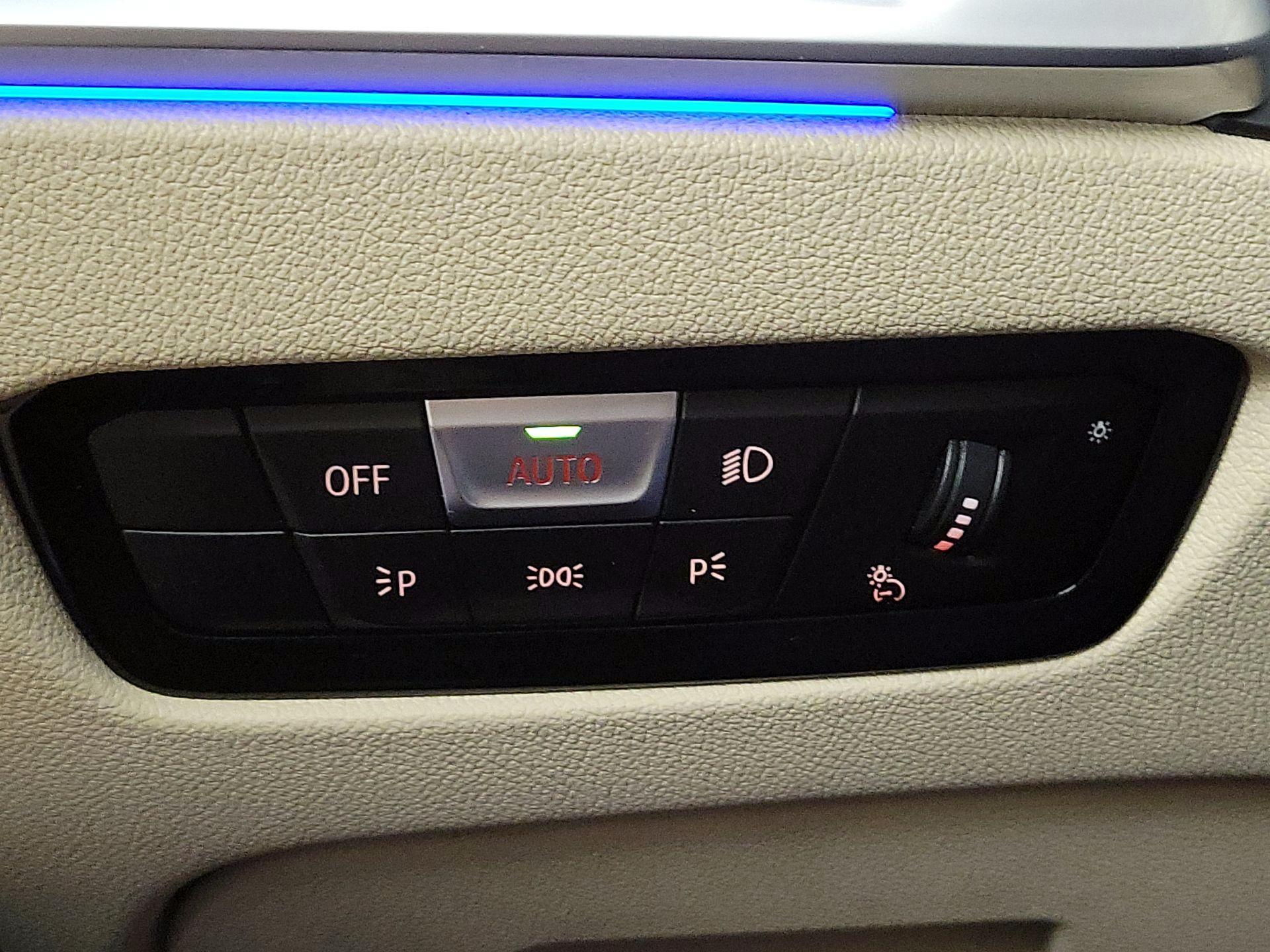 Thumbnail: 2020 BMW 3 Series - 13