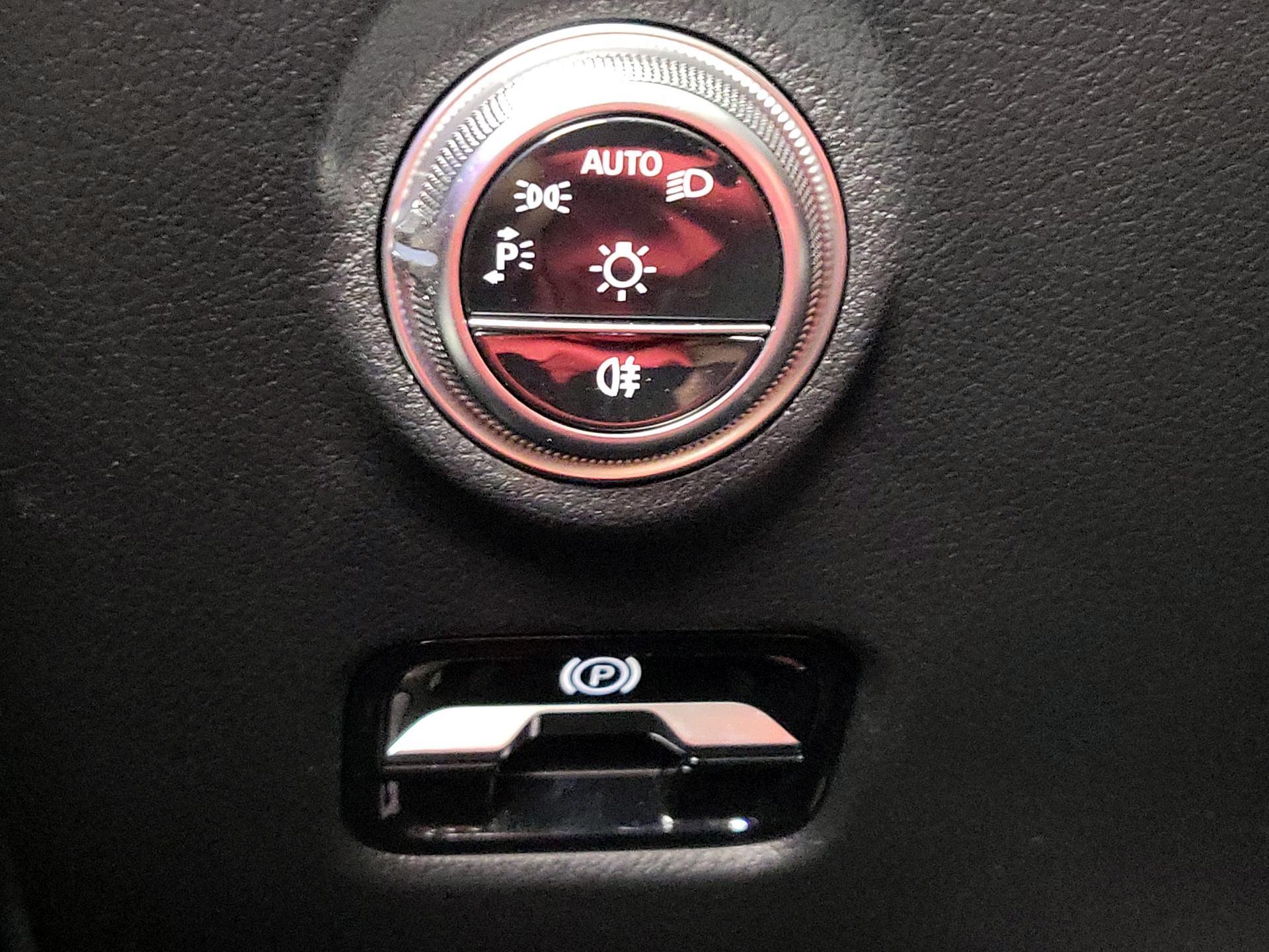 Thumbnail: 2024 Mercedes-Benz C-Class - 13