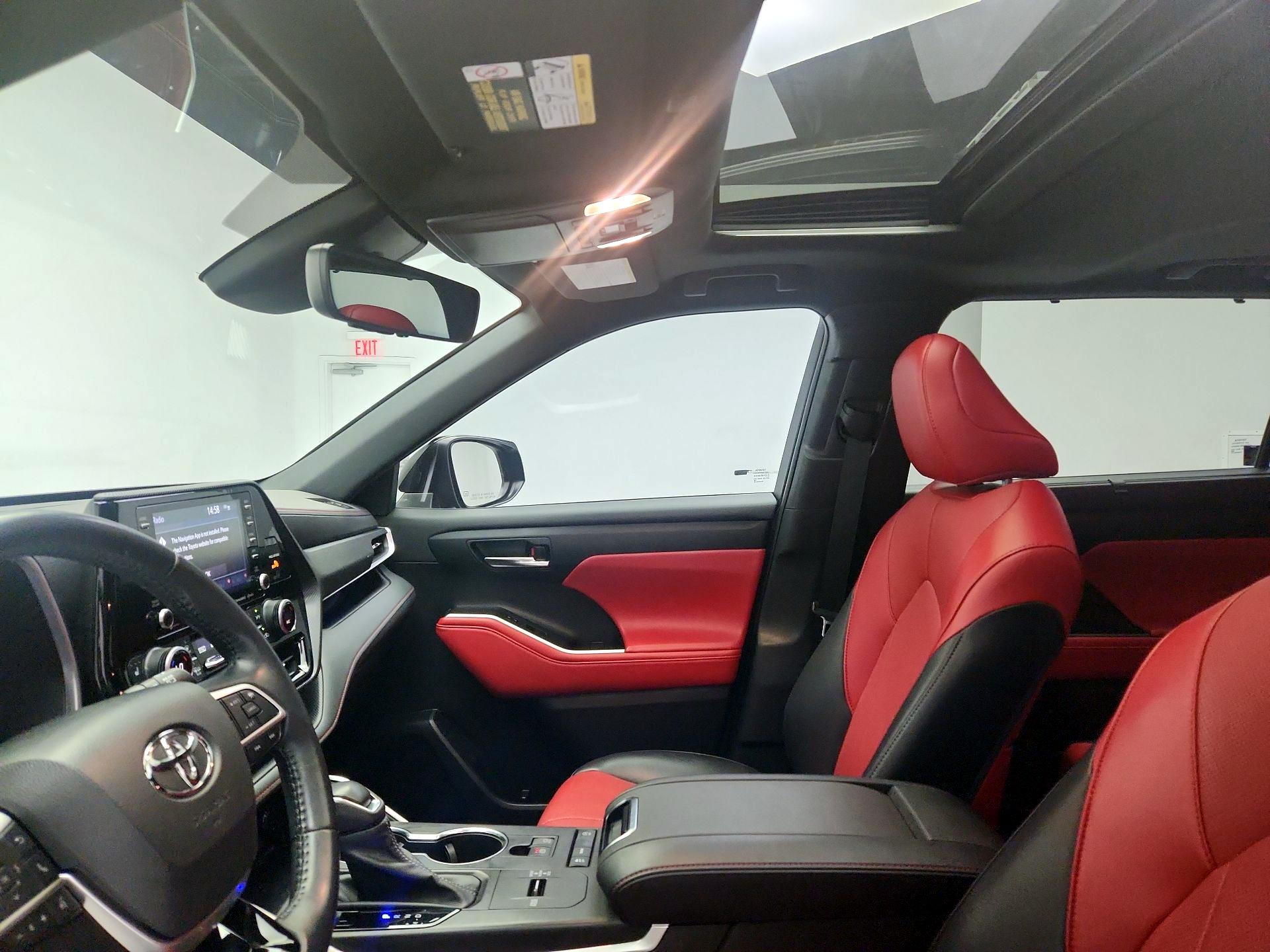 Thumbnail: 2022 Toyota Highlander - 17