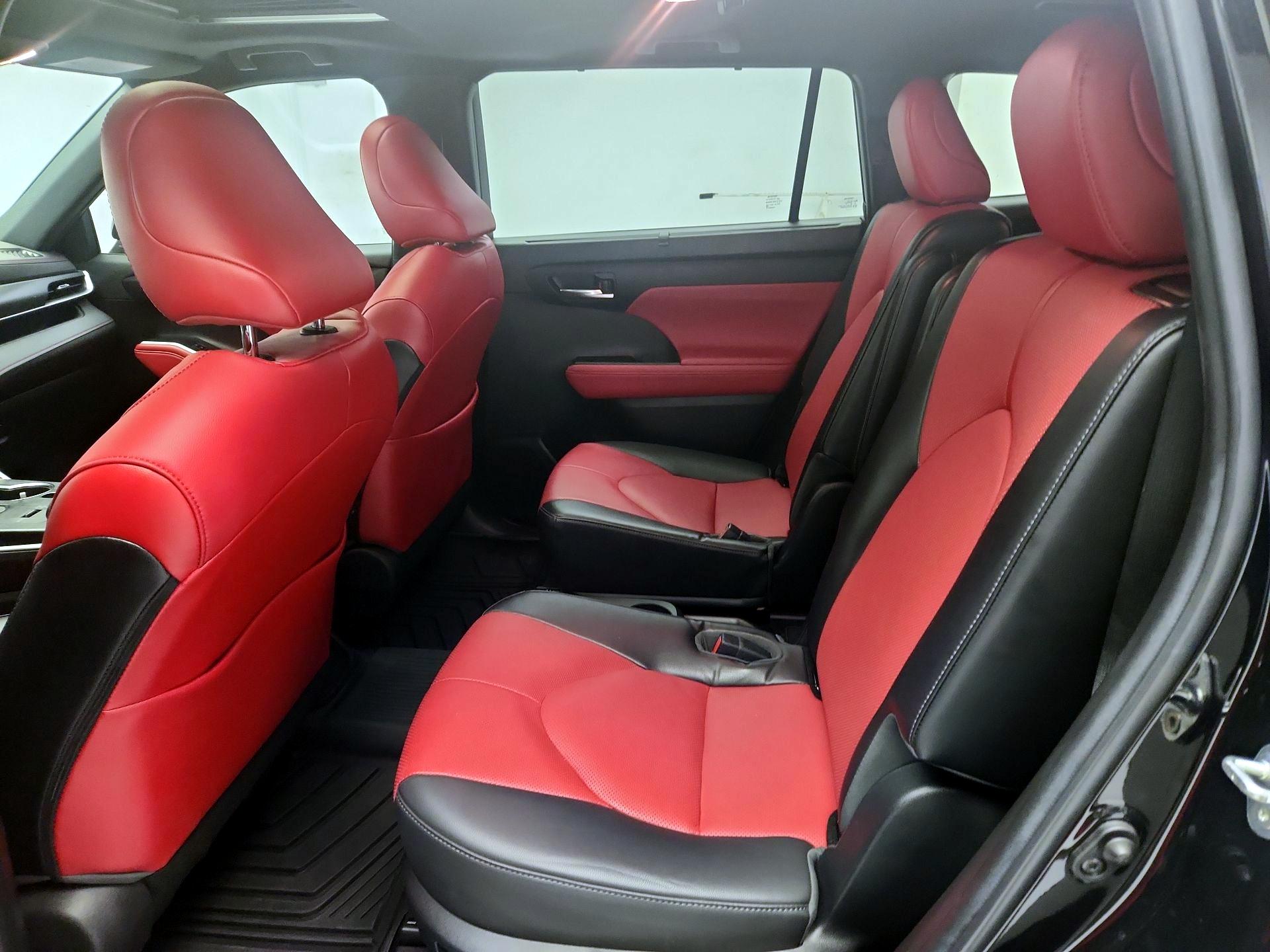 Thumbnail: 2022 Toyota Highlander - 18