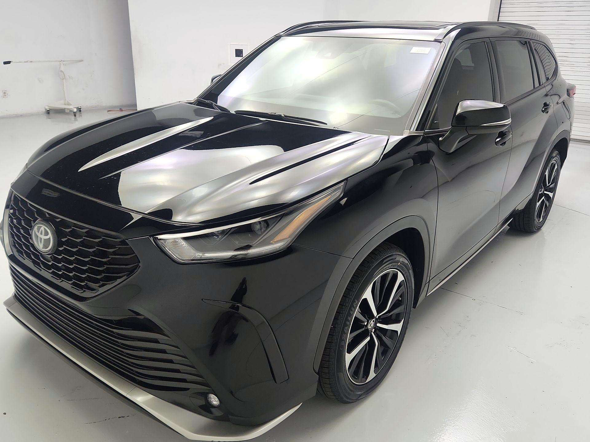 Thumbnail: 2022 Toyota Highlander - 3