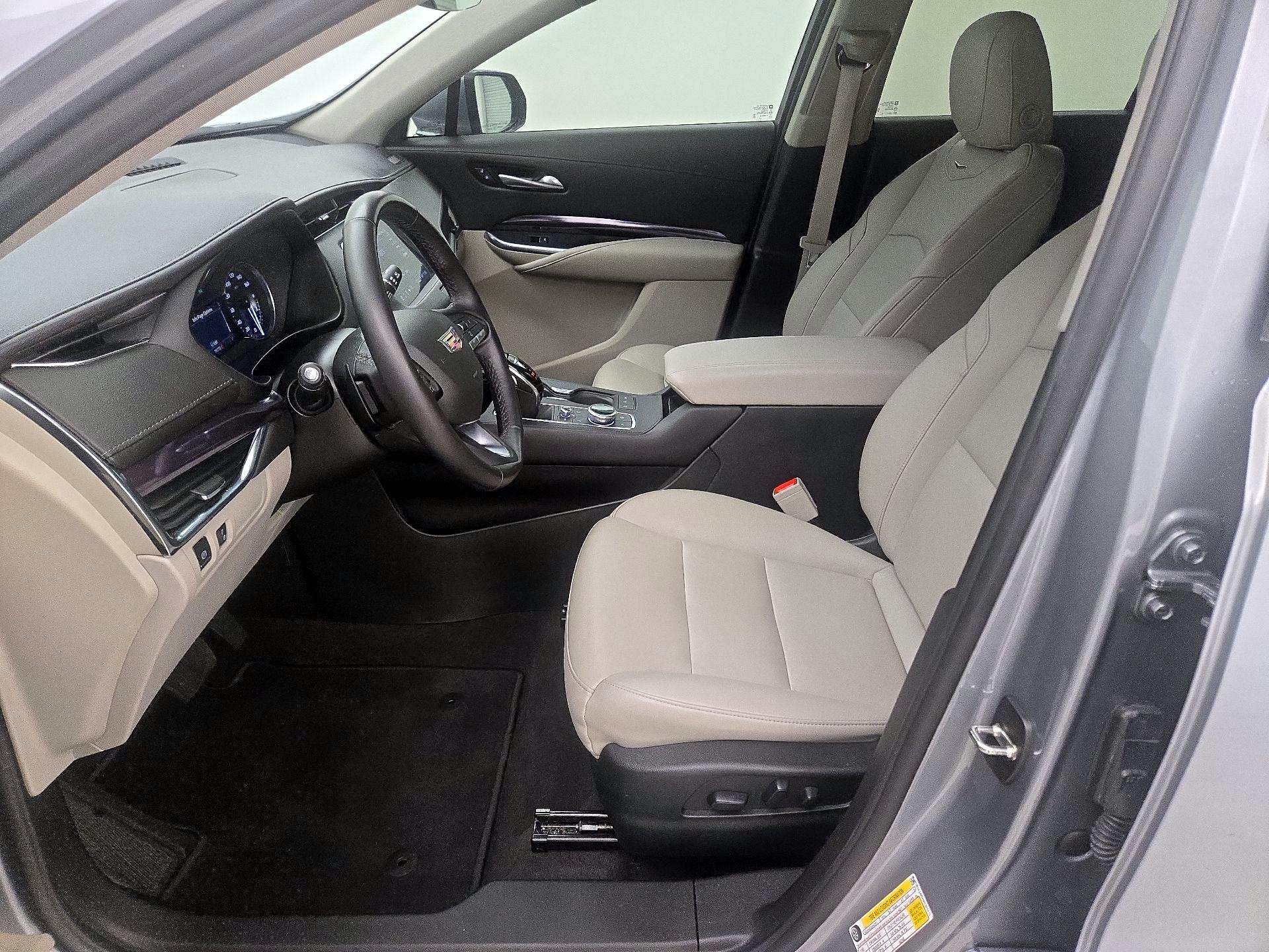 Thumbnail: 2023 Cadillac XT4 - 11