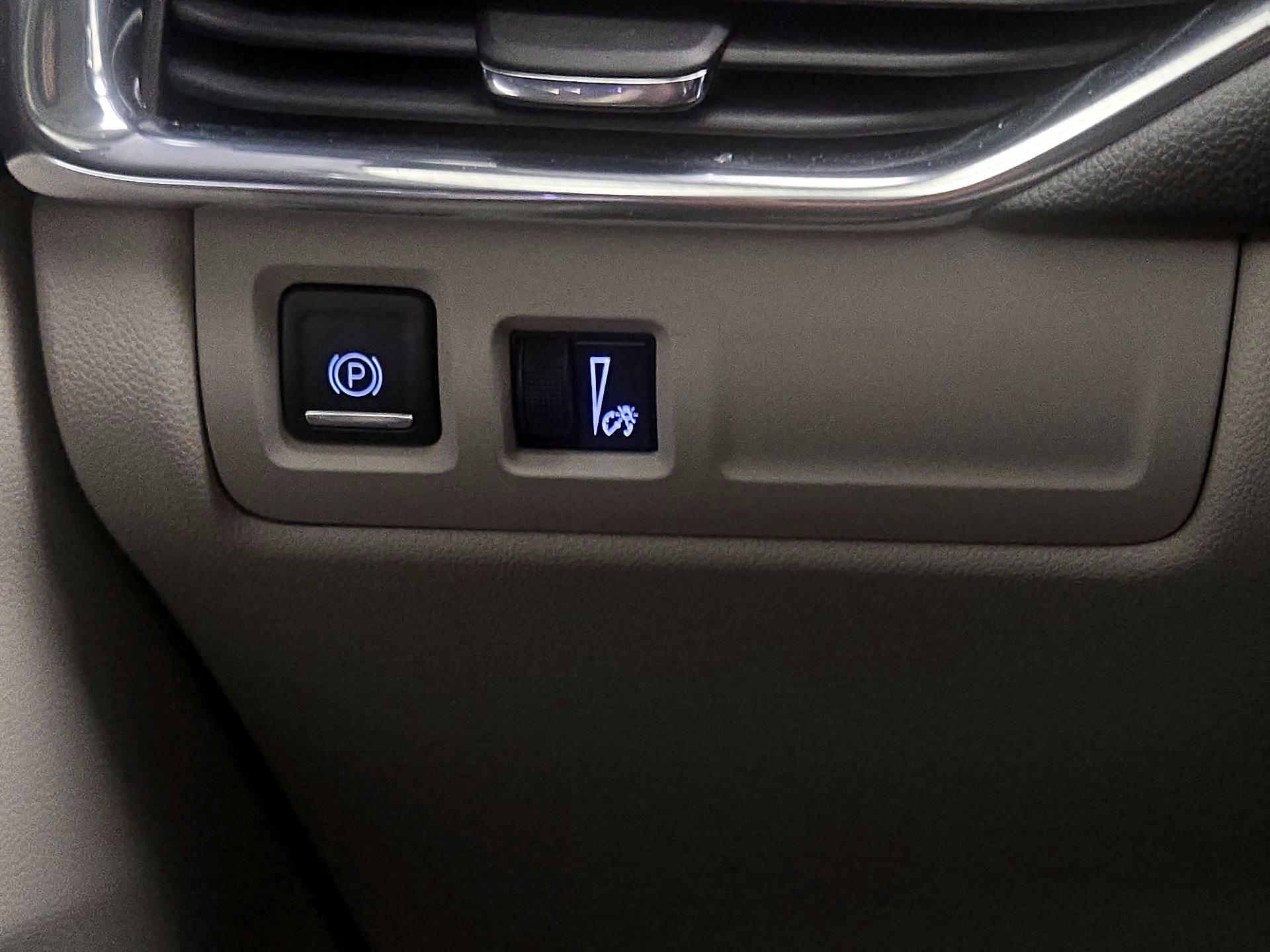 Thumbnail: 2023 Cadillac XT4 - 13