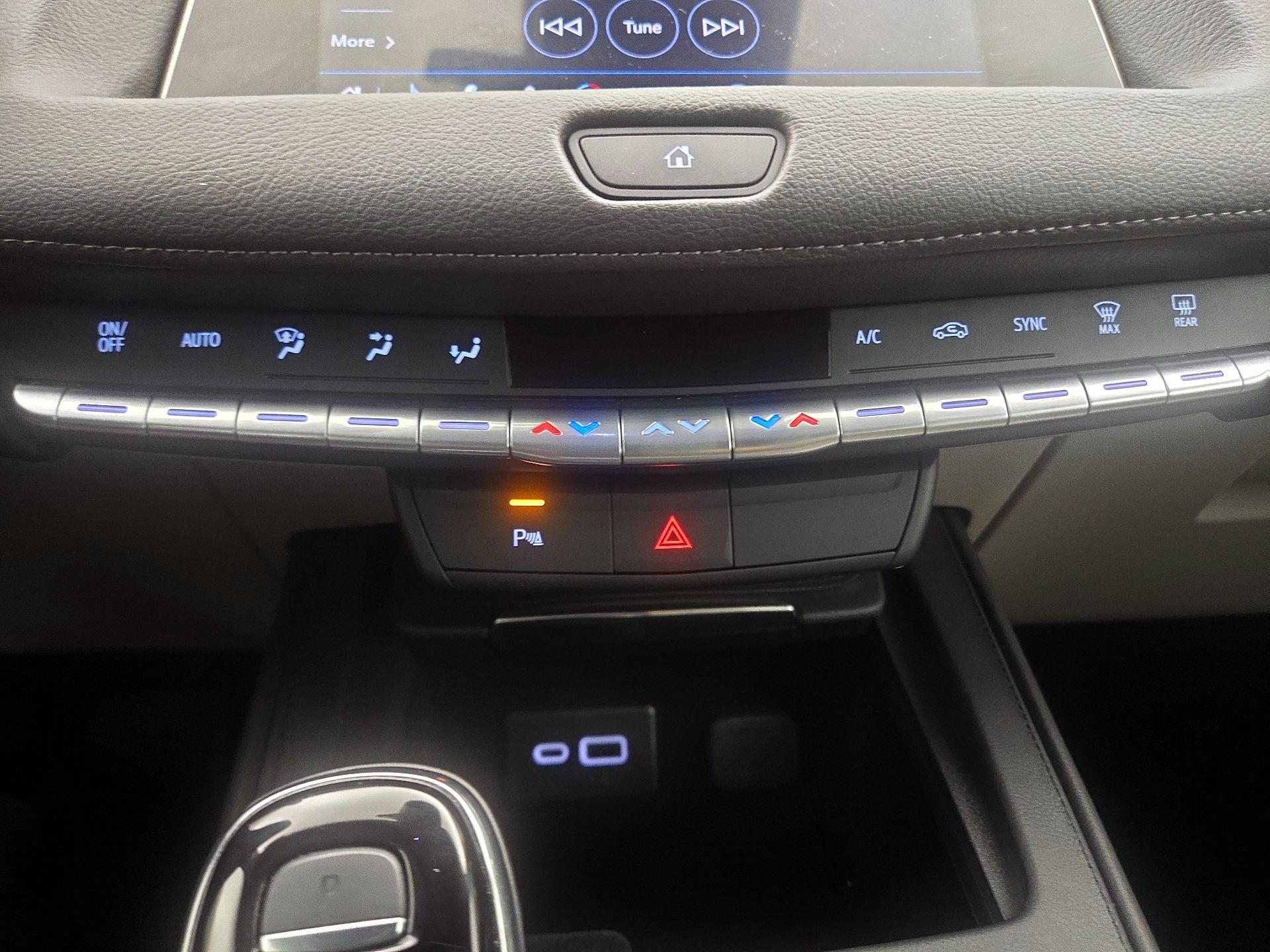 Thumbnail: 2023 Cadillac XT4 - 16