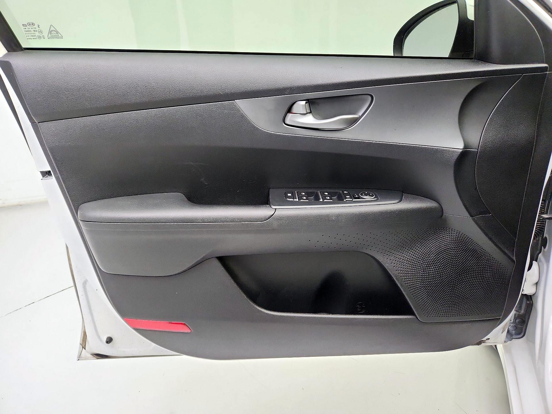 Thumbnail: 2020 Kia Forte - 12