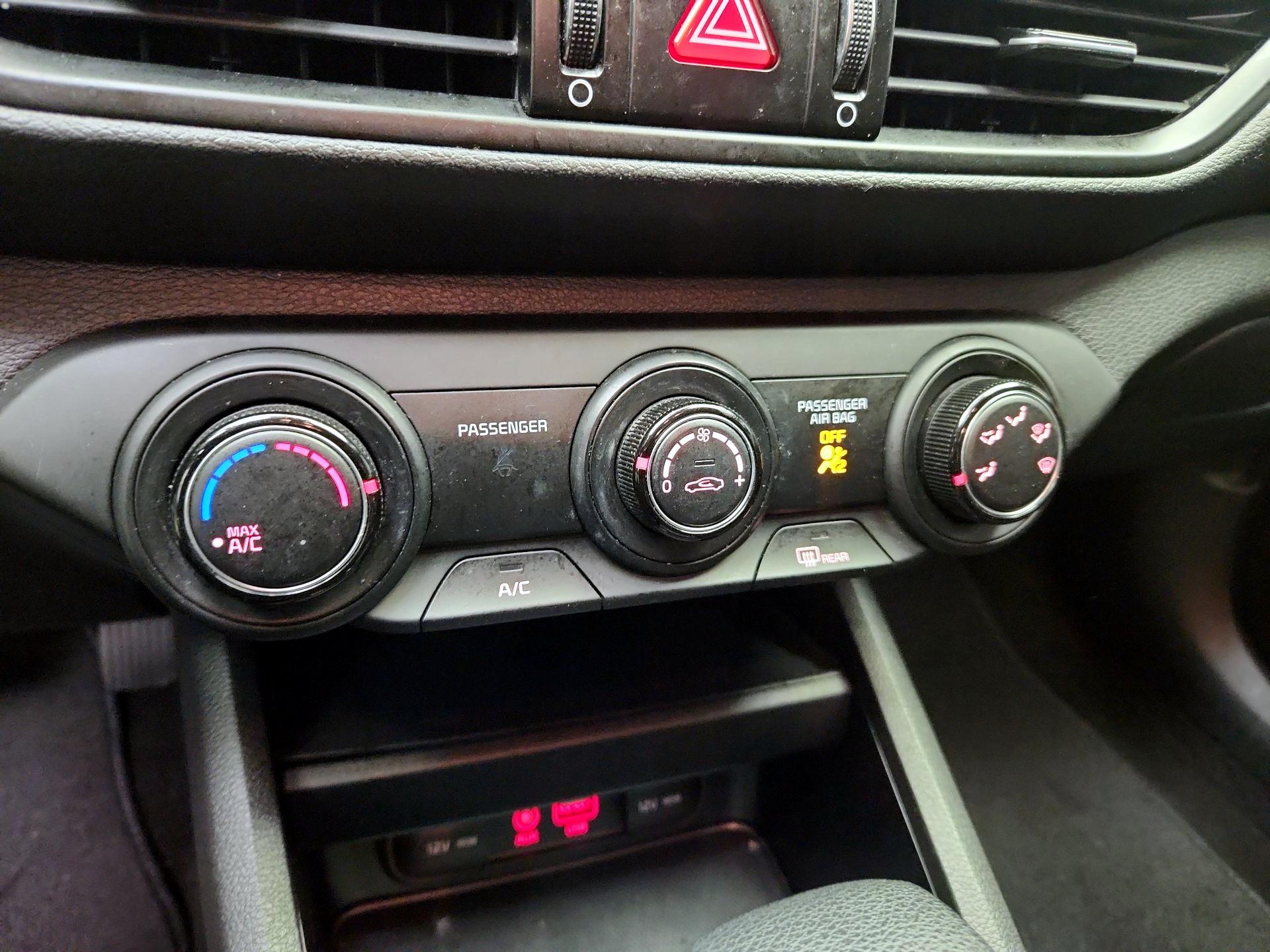 Thumbnail: 2020 Kia Forte - 16