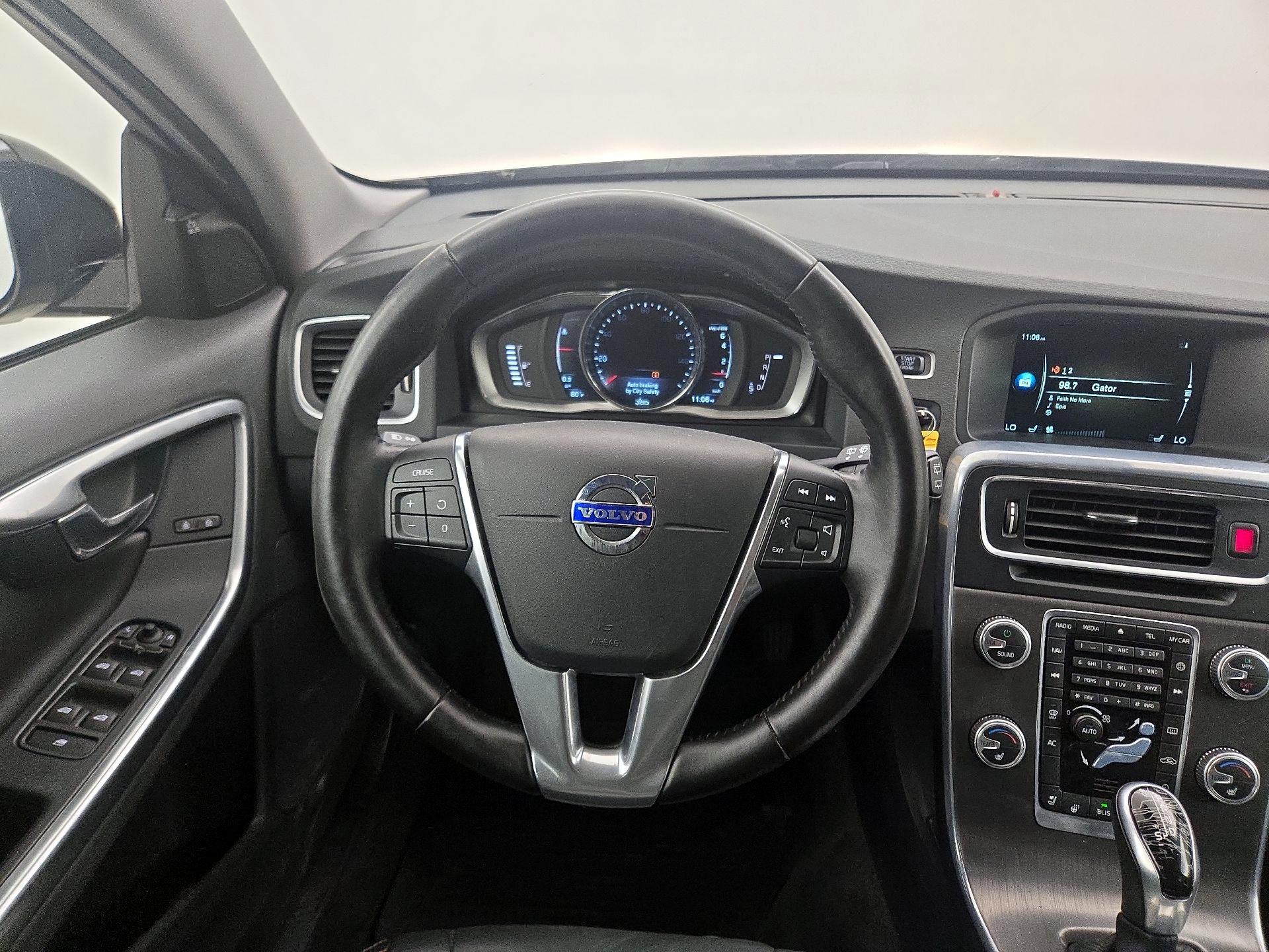 Thumbnail: 2016 Volvo S60 - 10