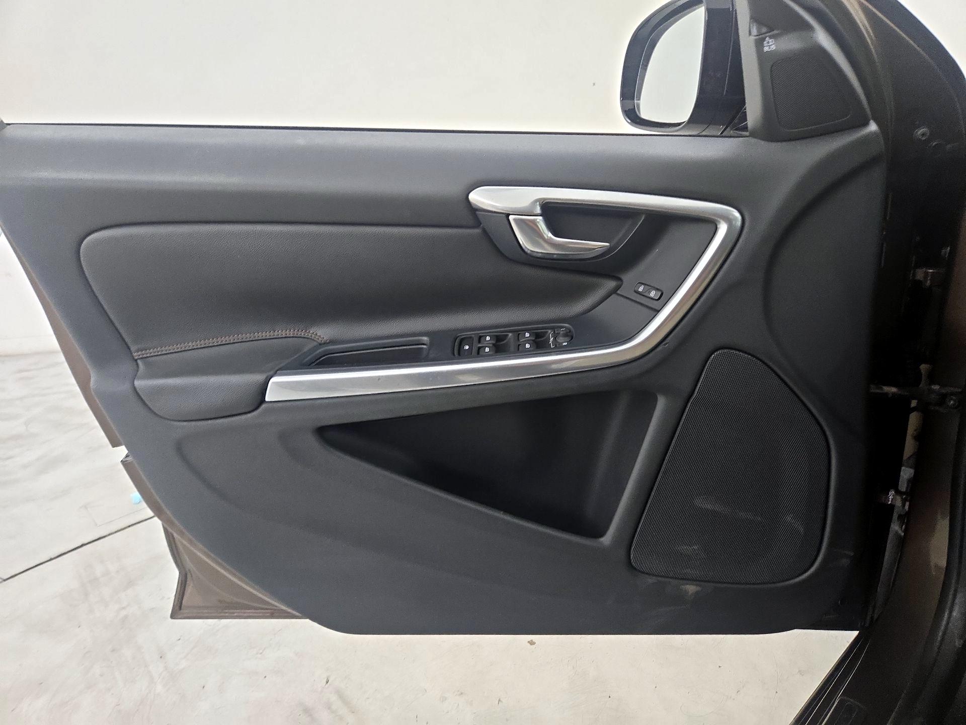 Thumbnail: 2016 Volvo S60 - 12