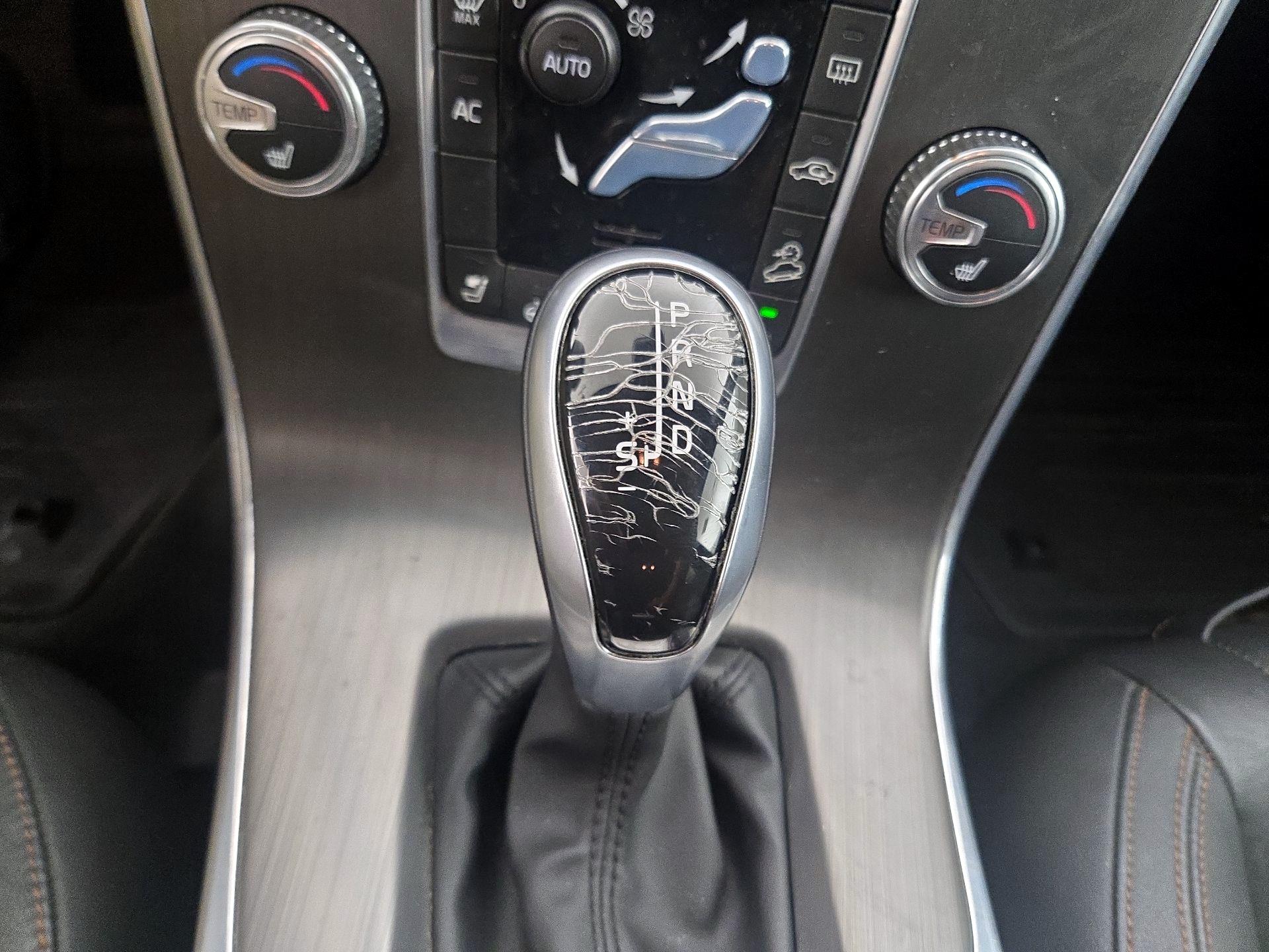 Thumbnail: 2016 Volvo S60 - 16