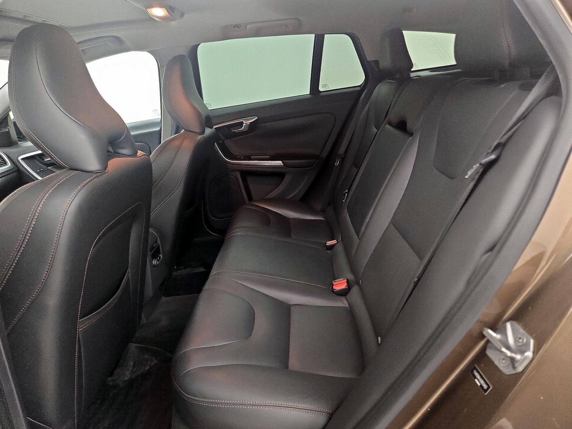 Thumbnail: 2016 Volvo S60 - 19