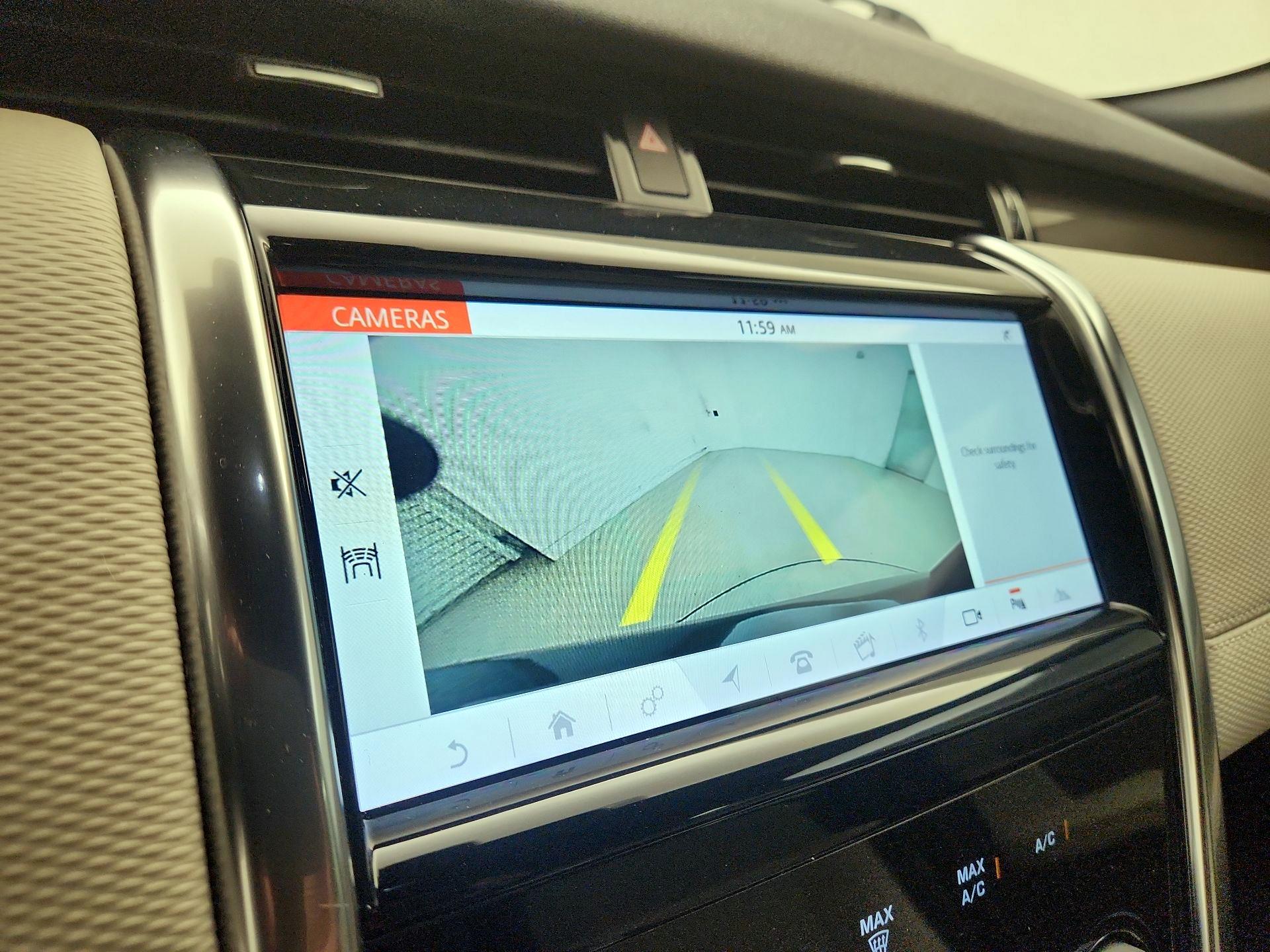 Thumbnail: 2020 Land Rover Discovery Sport - 15