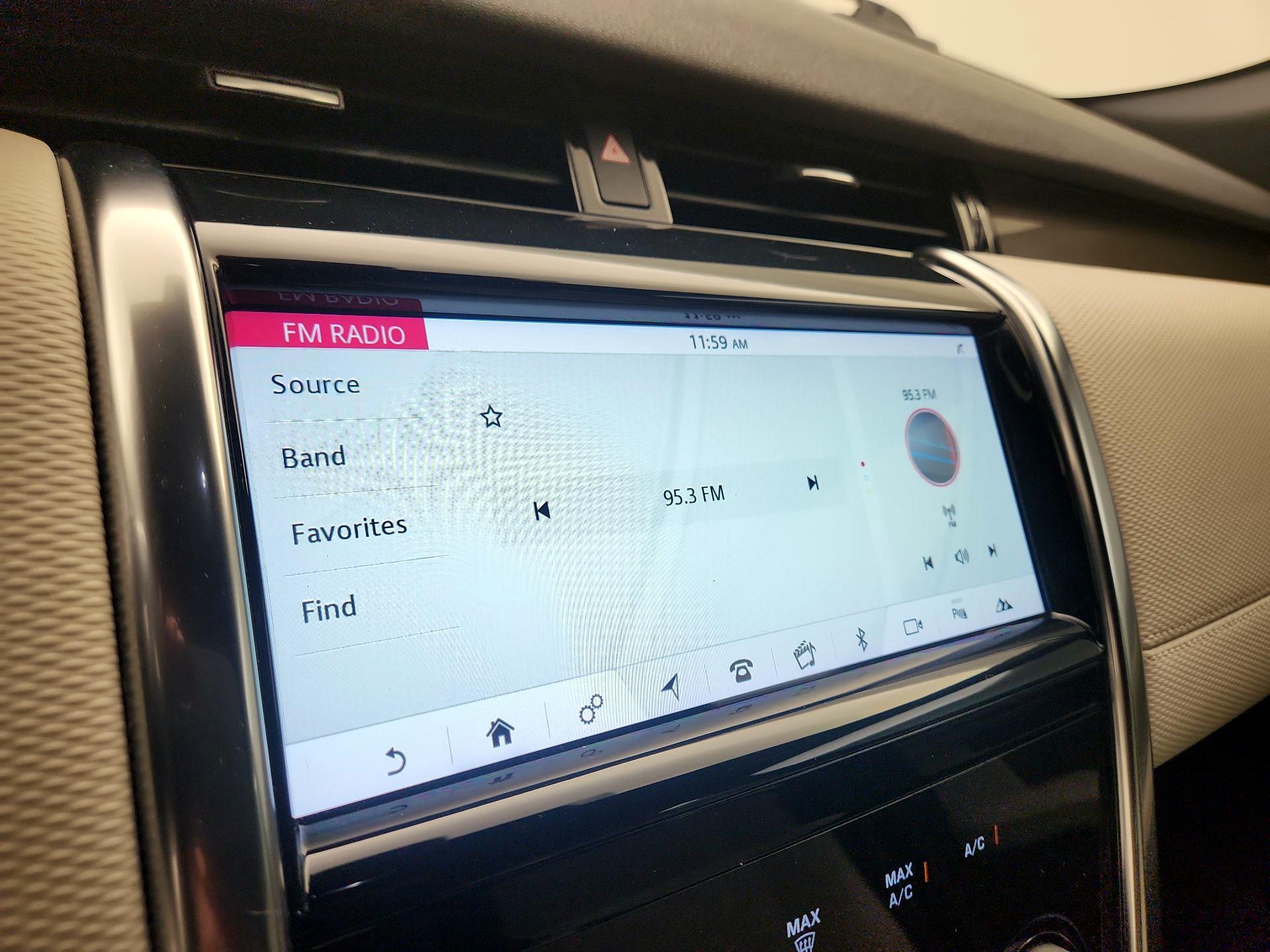 Thumbnail: 2020 Land Rover Discovery Sport - 16