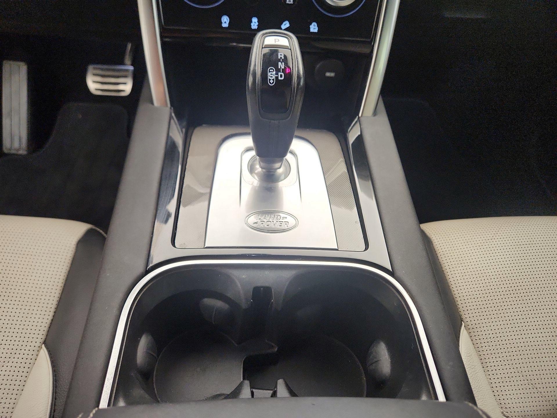 Thumbnail: 2020 Land Rover Discovery Sport - 18