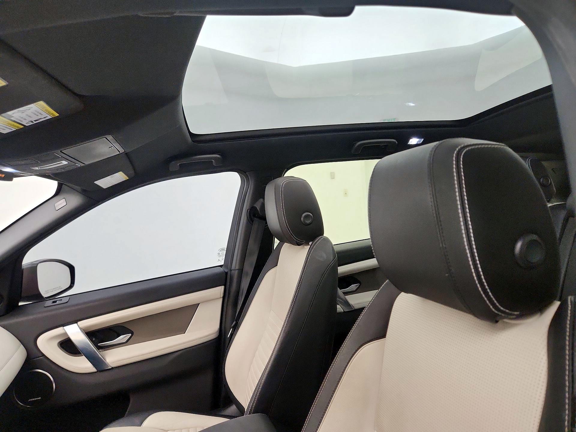 Thumbnail: 2020 Land Rover Discovery Sport - 20