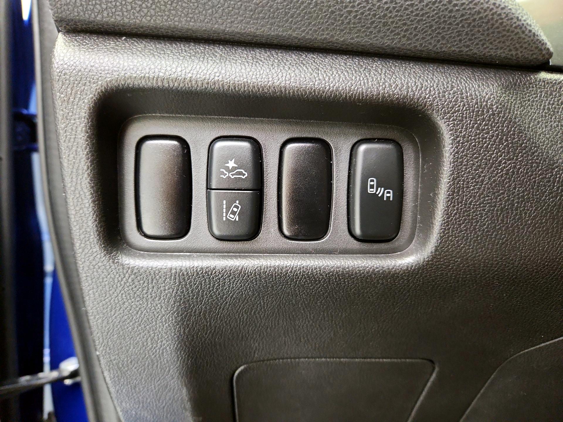 Thumbnail: 2020 Mitsubishi Outlander Sport - 13