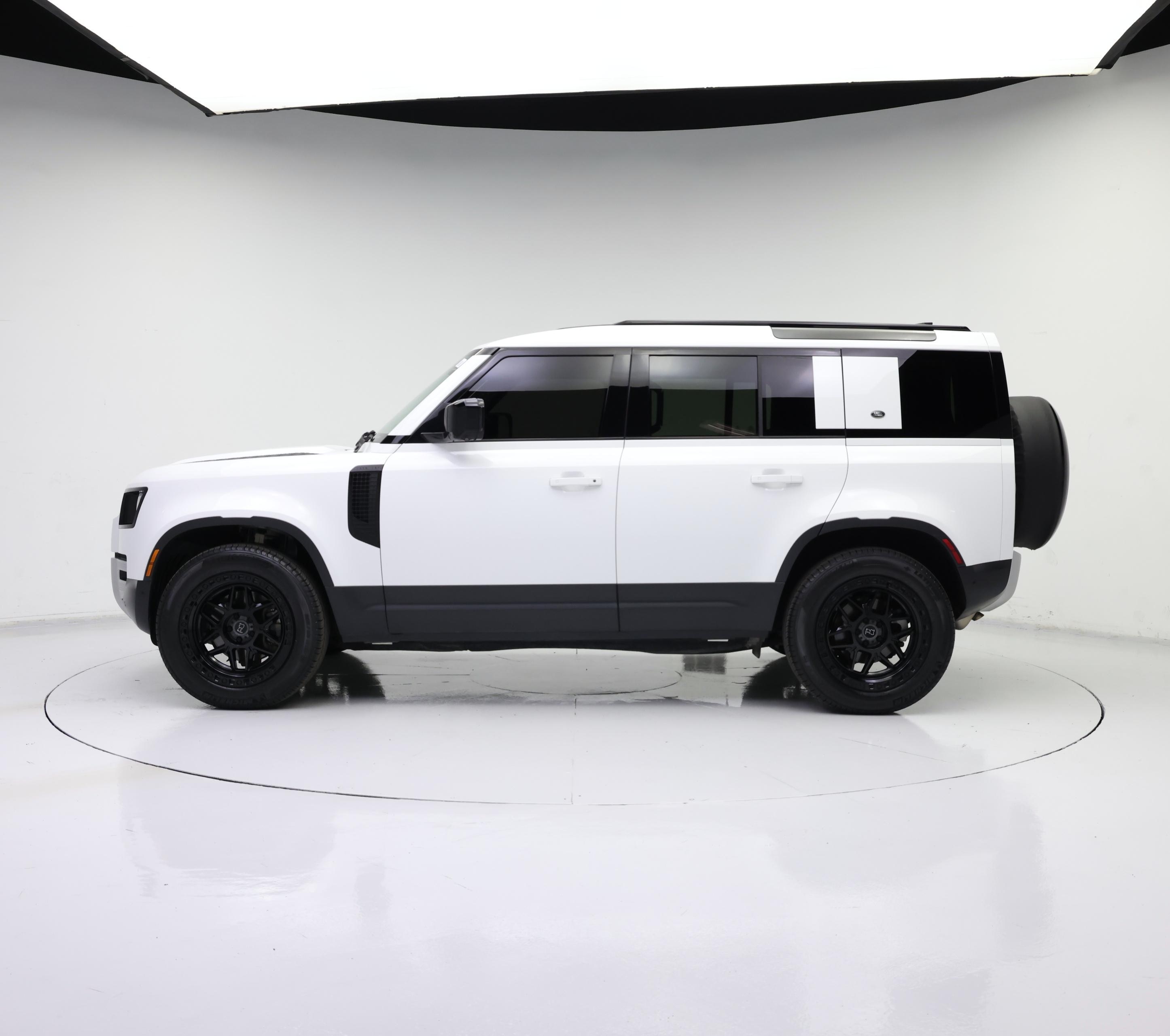 Thumbnail: 2023 Land Rover Defender - 3