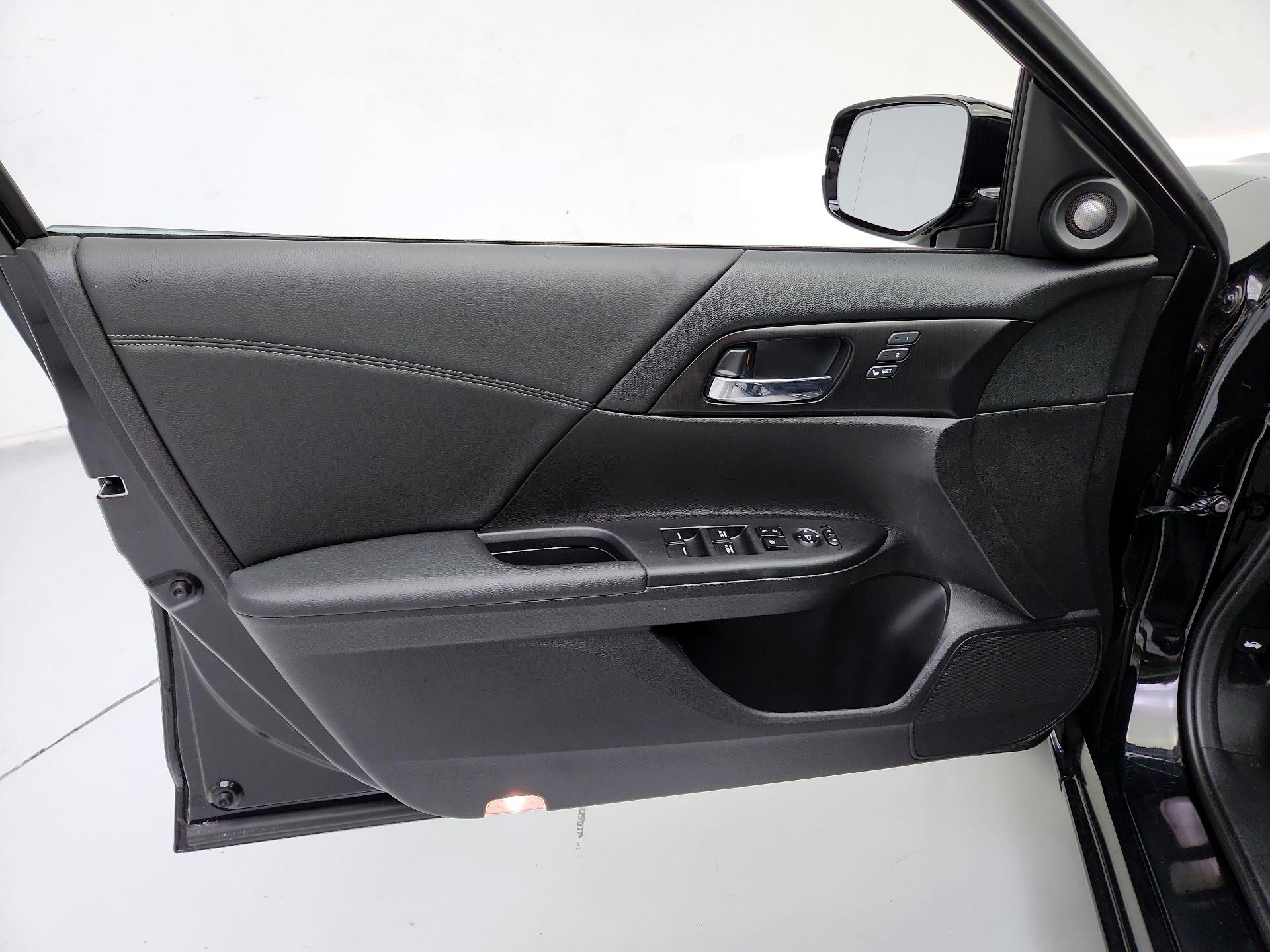 Thumbnail: 2015 Honda Accord - 12