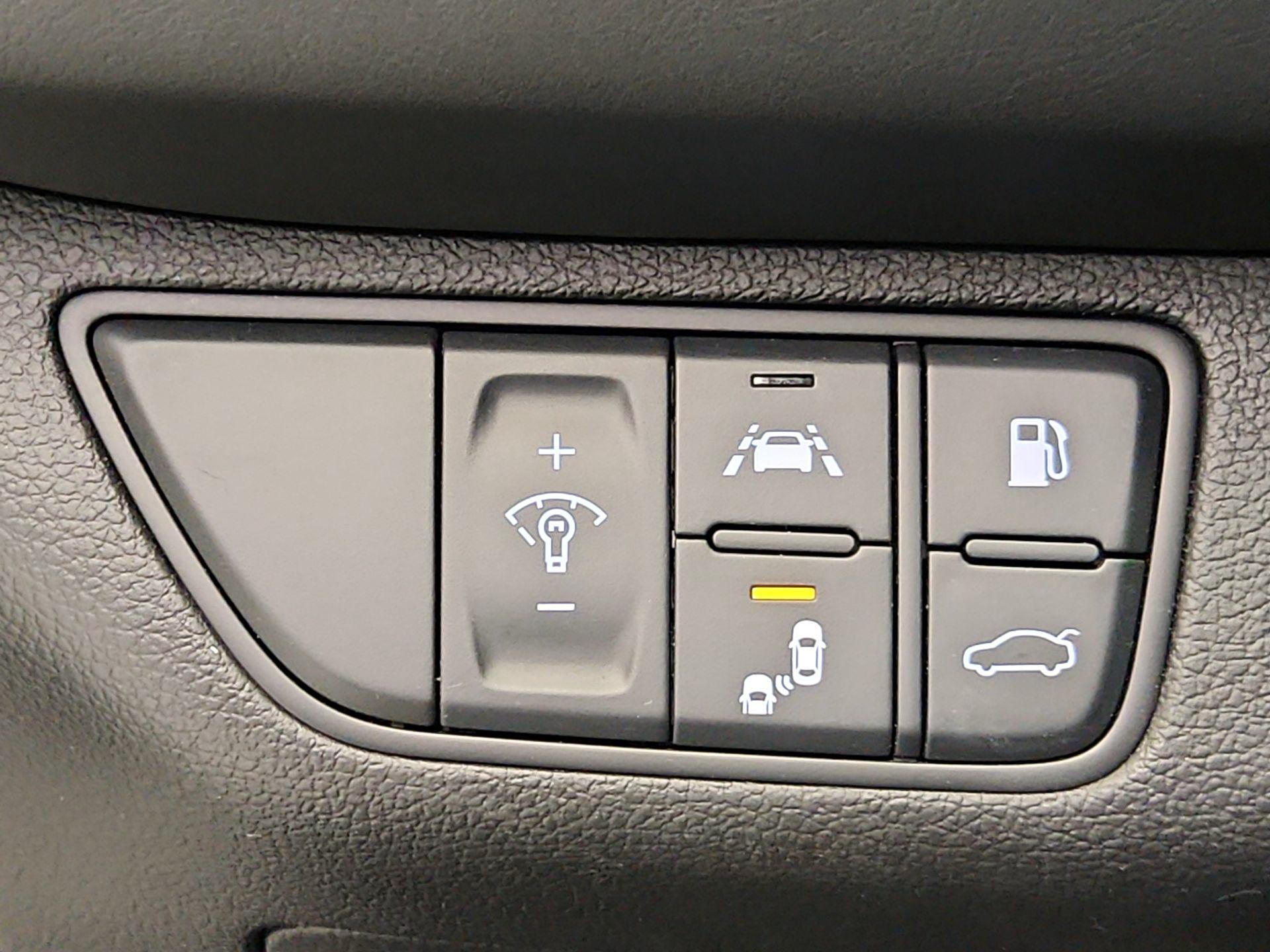 Thumbnail: 2019 Genesis G70 - 13