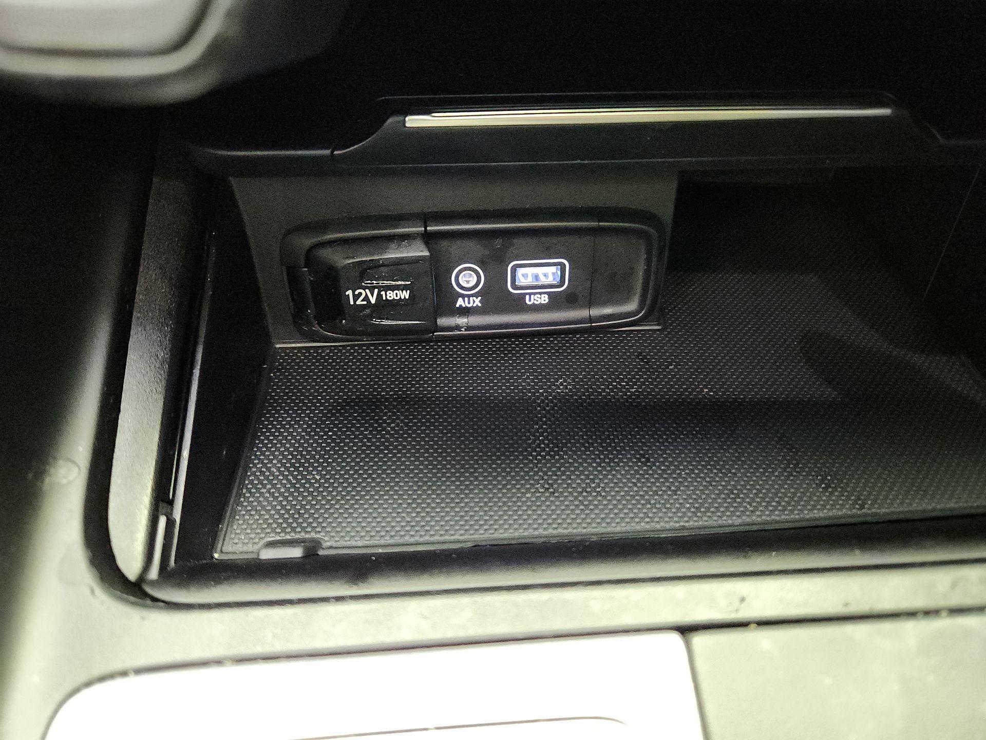 Thumbnail: 2019 Genesis G70 - 19