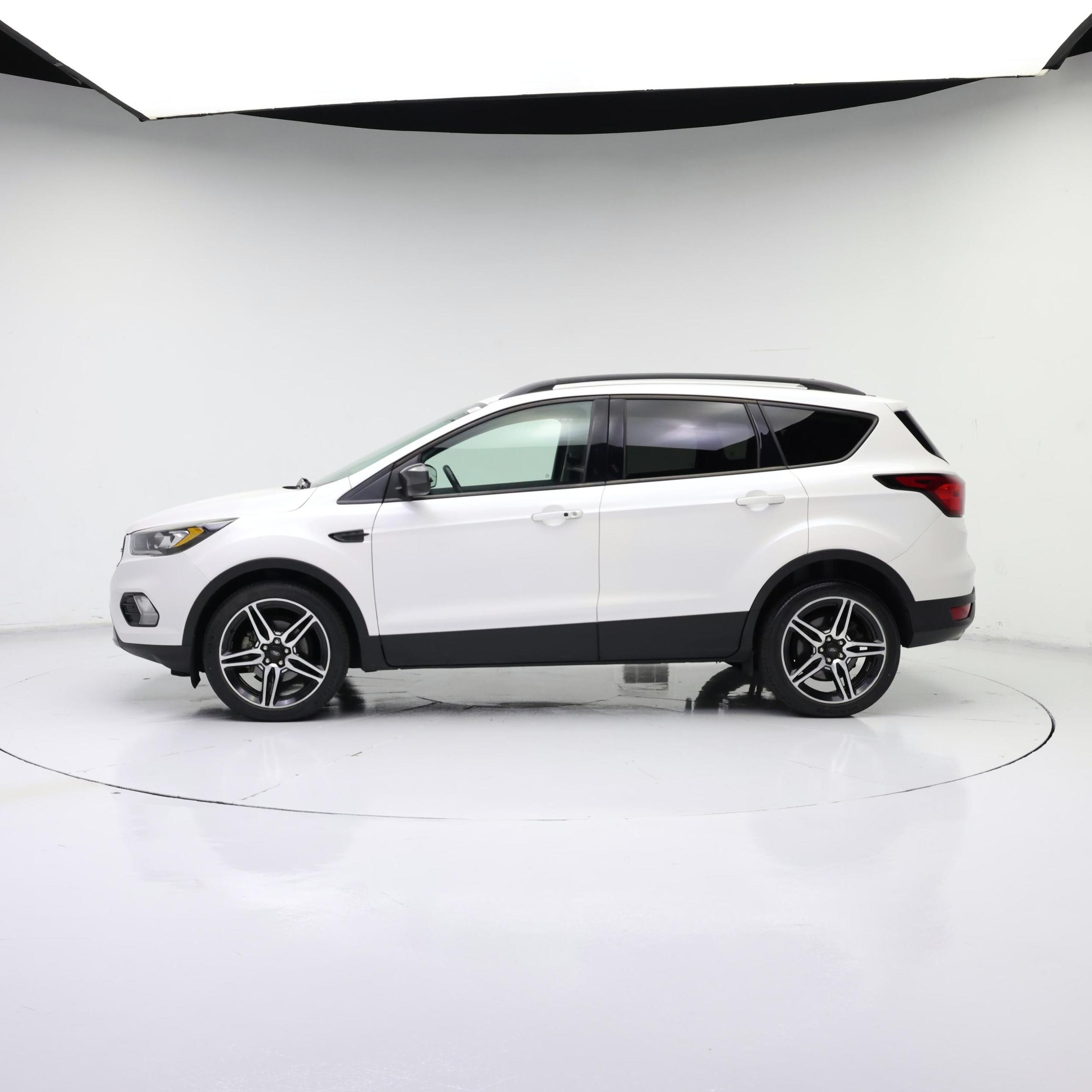 Thumbnail: 2019 Ford Escape - 3