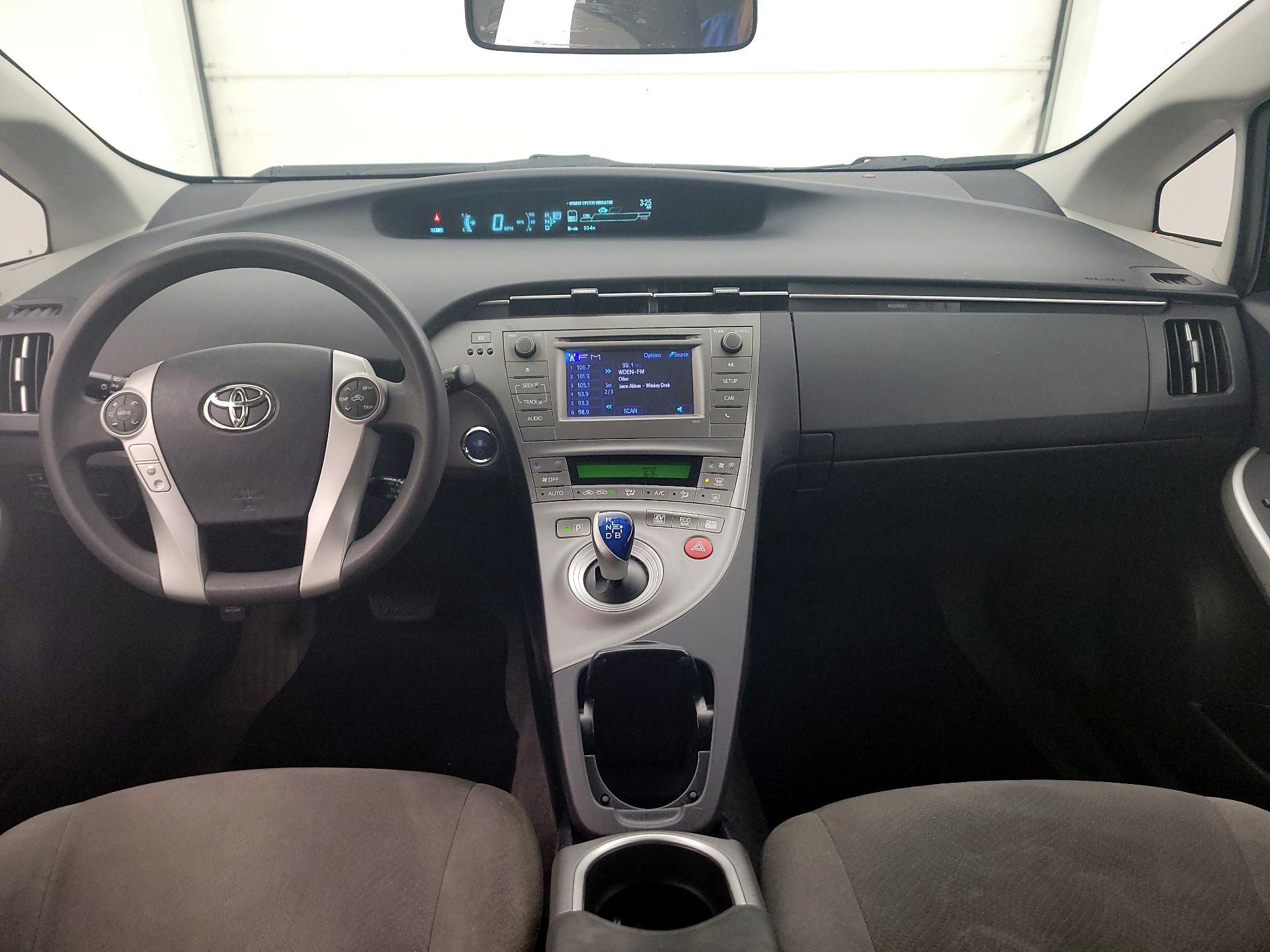 Thumbnail: 2015 Toyota Prius - 9