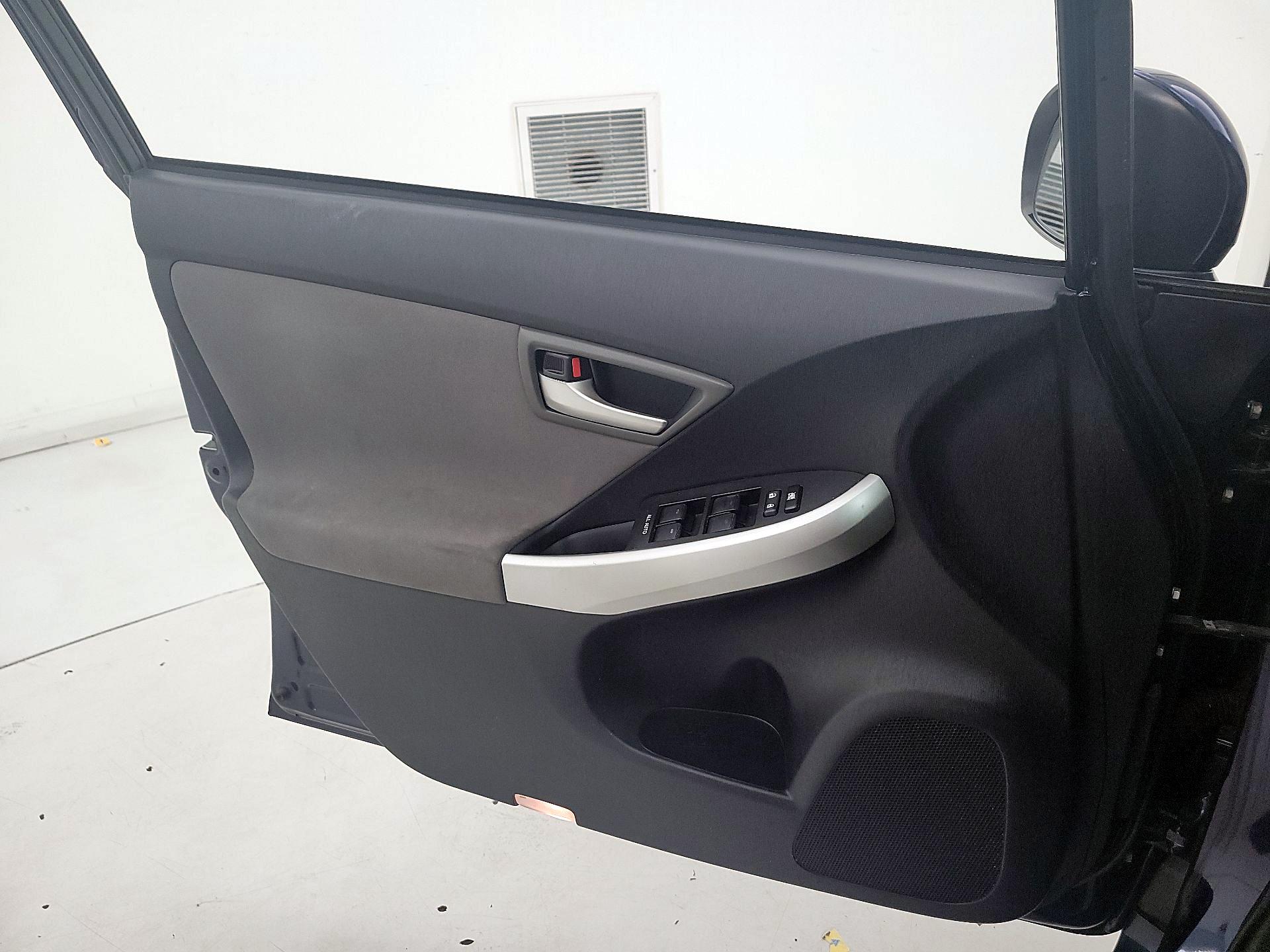 Thumbnail: 2015 Toyota Prius - 12