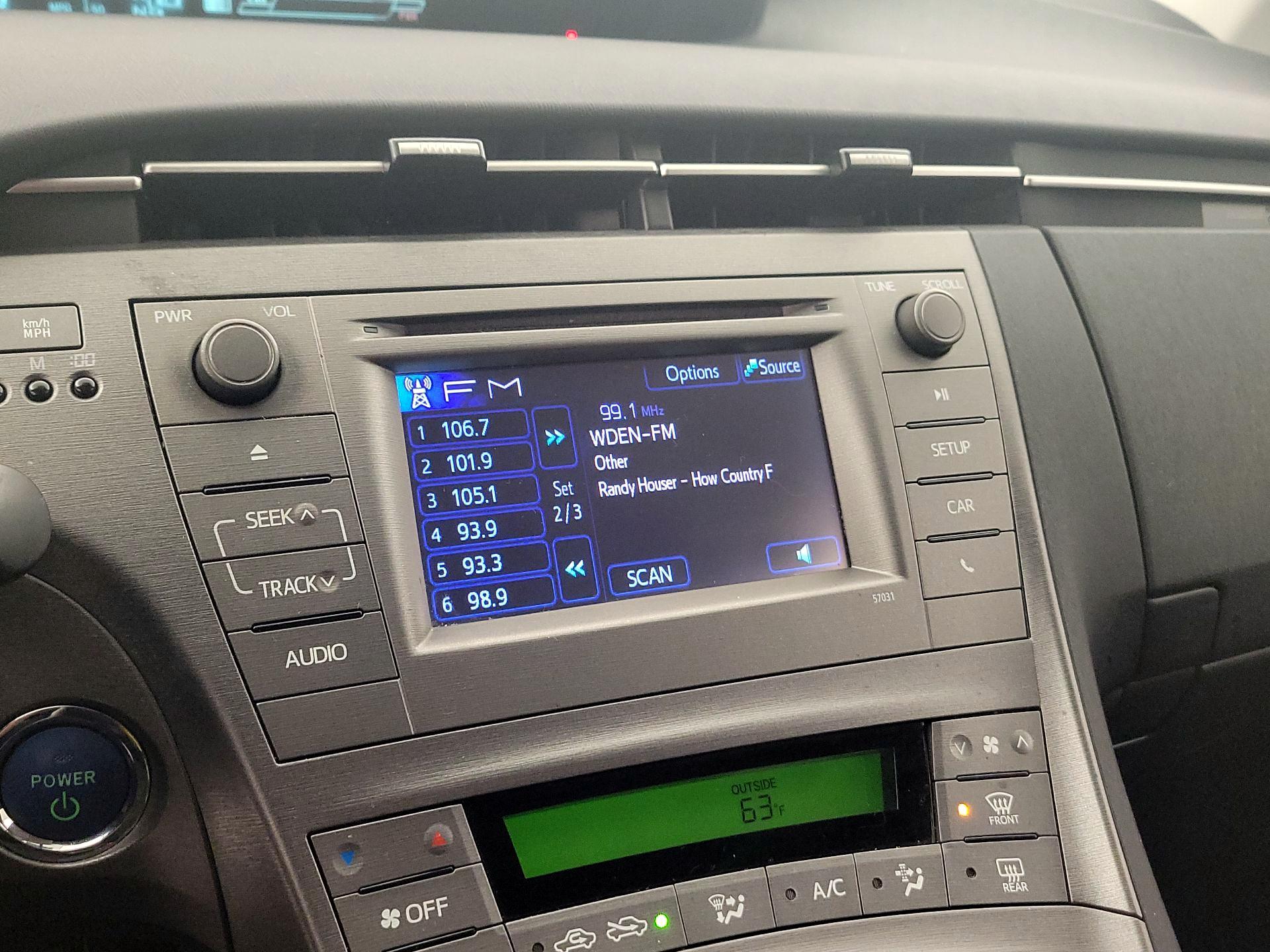 Thumbnail: 2015 Toyota Prius - 15