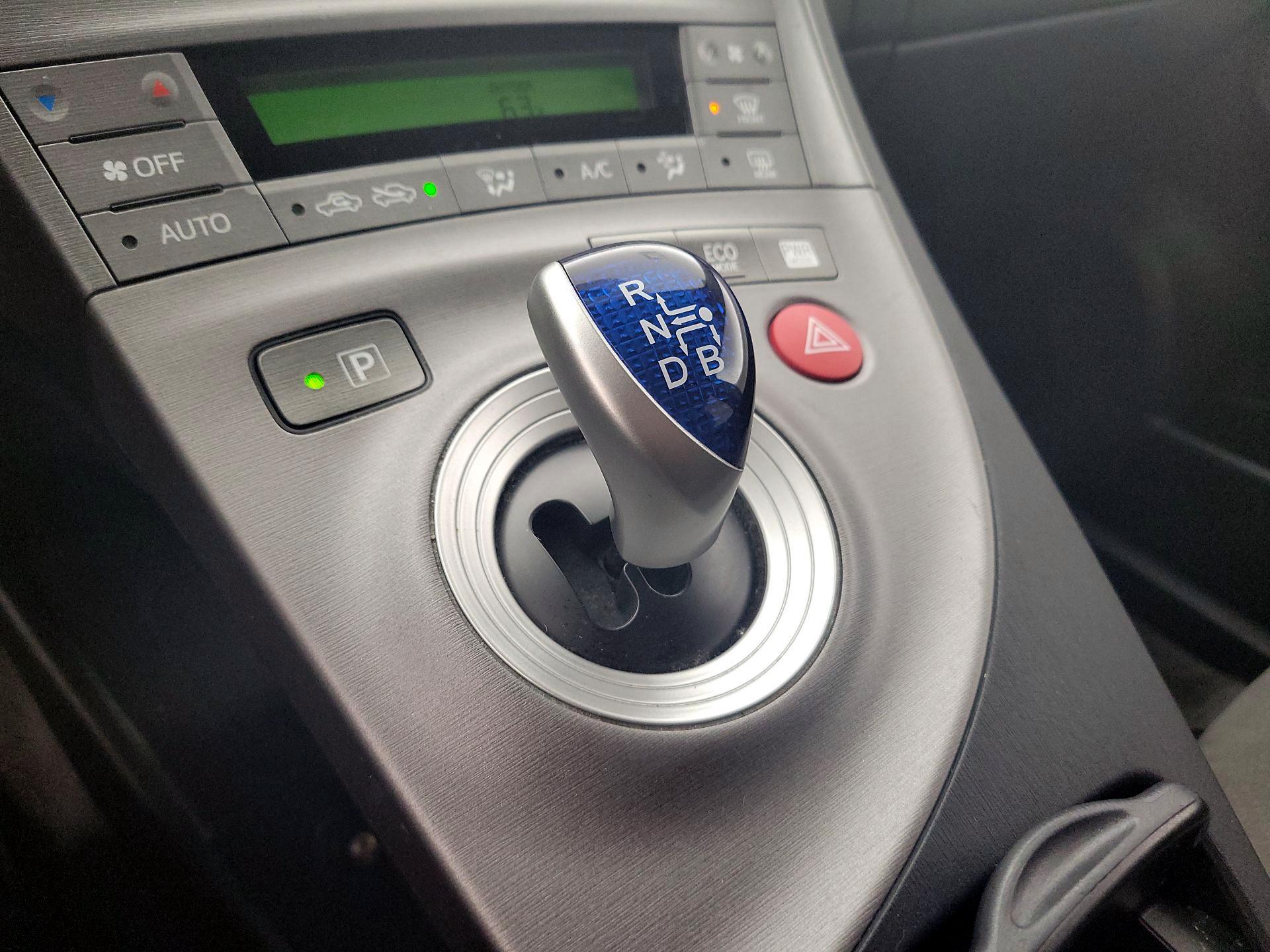 Thumbnail: 2015 Toyota Prius - 17